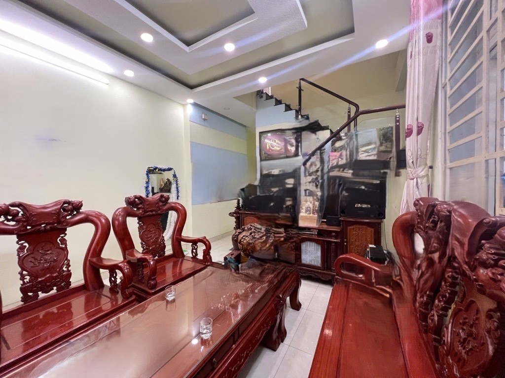 CHỈ 6,9 TỶ SỞ HỮU DT:106M2-NHÀ 3 TẦNG-HXH NGUYỄN VĂN TĂNG,Q9