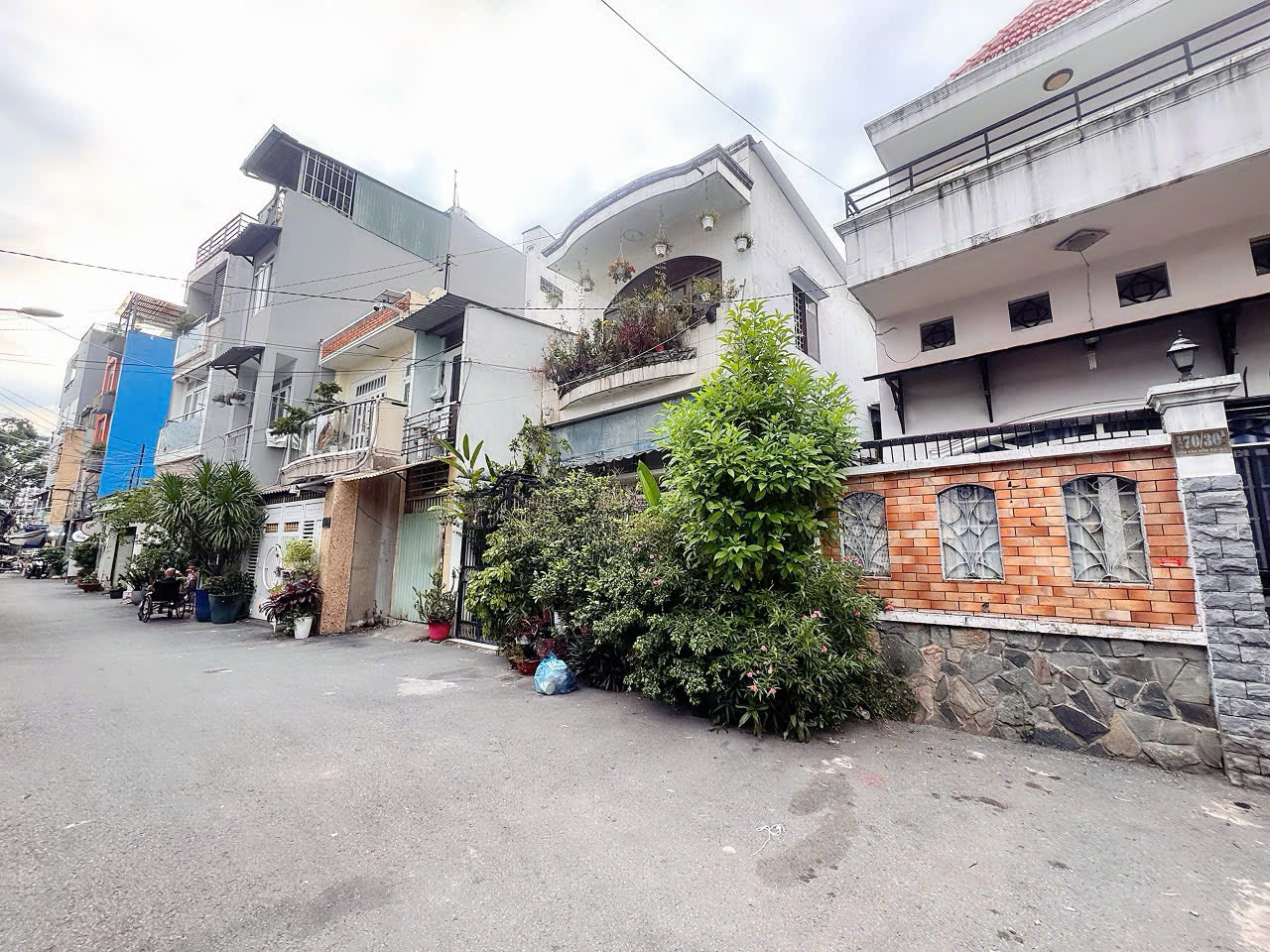 BÁN NHÀ 5 TẦNG THANG MÁY - XE HƠI NGỦ TRONG NHÀ Đ.BẾN VÂN ĐỒN, P.KHÁNH HỘI, QUẬN 4 - NGANG ĐẸP HIẾM 5M NỞ HẬU VUÔNG 6,6M * 16M* LIÊN HỆ GIANG GIANG: 093.86.76.685