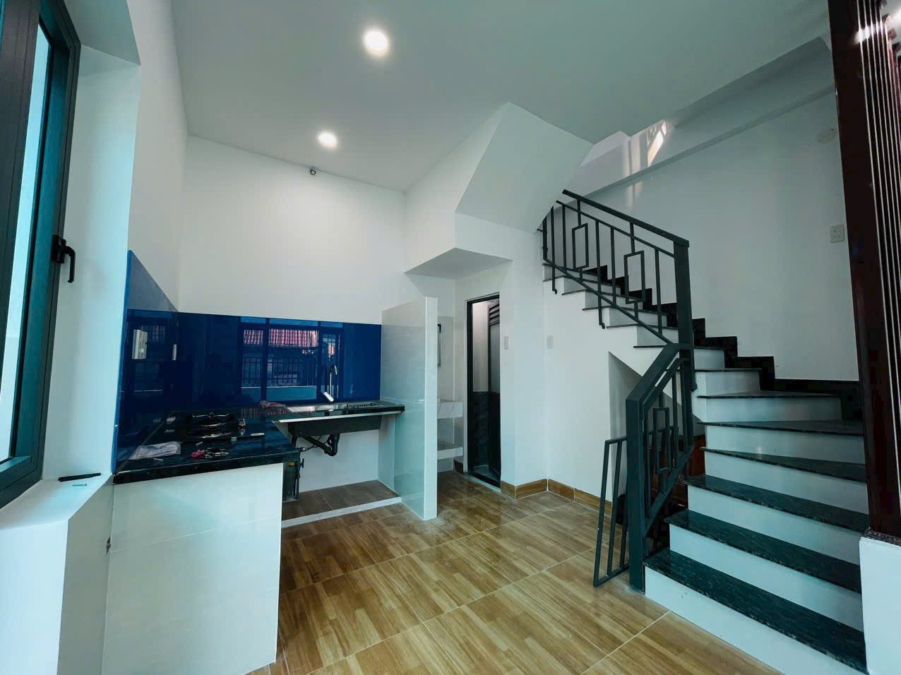 bán nhà đẹp Khu vực: vĩnh ngọc 
Pháp lý: Sổ hồng riêng
Diện tích: 65.3m² ngang 6.38 Giá bán: 3.2Tỷ ( bớt lộc)
Thuế phí: 2 Bên thông tin chi tiết vui lòng lh e Trang