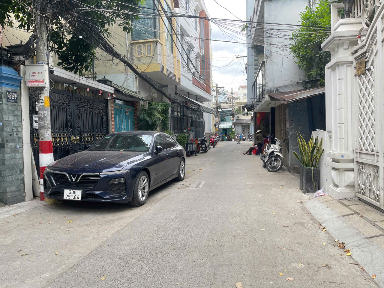 BÁN NHÀ - GẦN QUẬN 1 - 84M2 - 3 TẦNG - 4 PN - TL SÁT MT ĐƯỜNG 30M - SỔ A4 - CHỈ 8.X