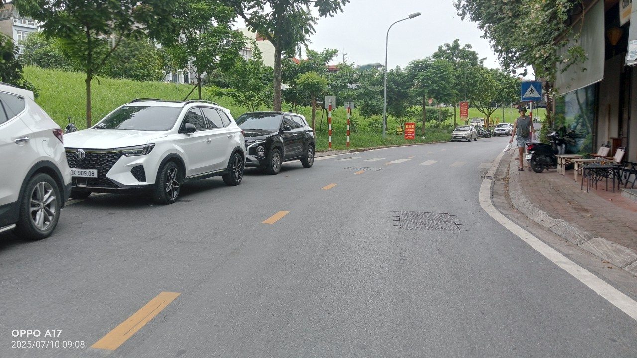 BÁN NHÀ NGỌC THỤY – DÒNG TIỀN 7 TRIỆU/THÁNG – GIÁ CHỈ 6,5 TỶ

???? Vị trí: Trung tâm phường Ngọc Thụy, quận Long Biên – đường rộng đẹp, thoáng mát, không quy hoạch.

???? Diện tích sổ đỏ: 40m²
