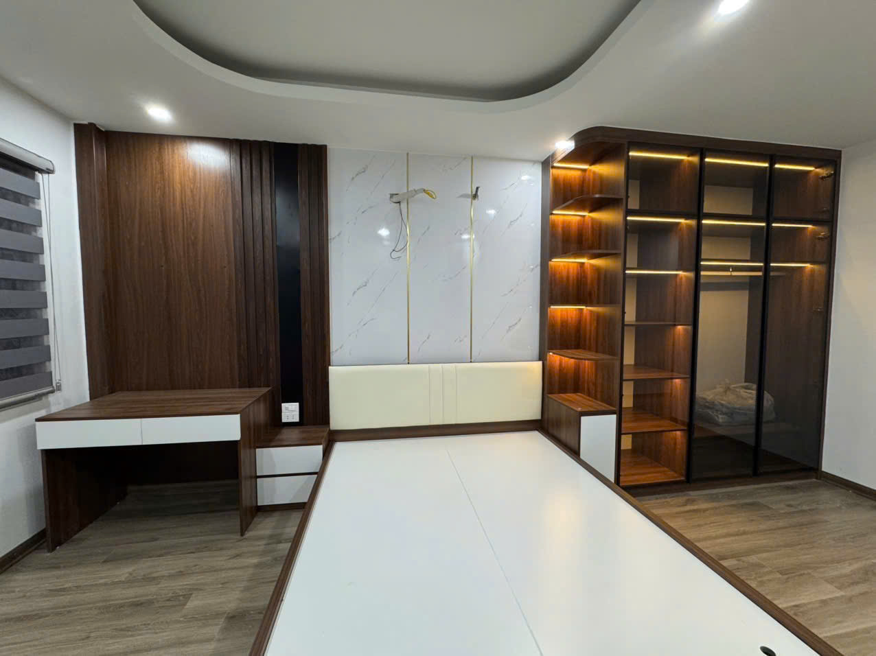 NHÀ MỚI - 6 T-THANG MÁY - 20 m  OTO TRÁNH TT CẦU GIẤY PHỐ VIP Nguyễn Khánh Toàn 37 m, 6 T, mt 3.6 m, 12.99 Tỷ