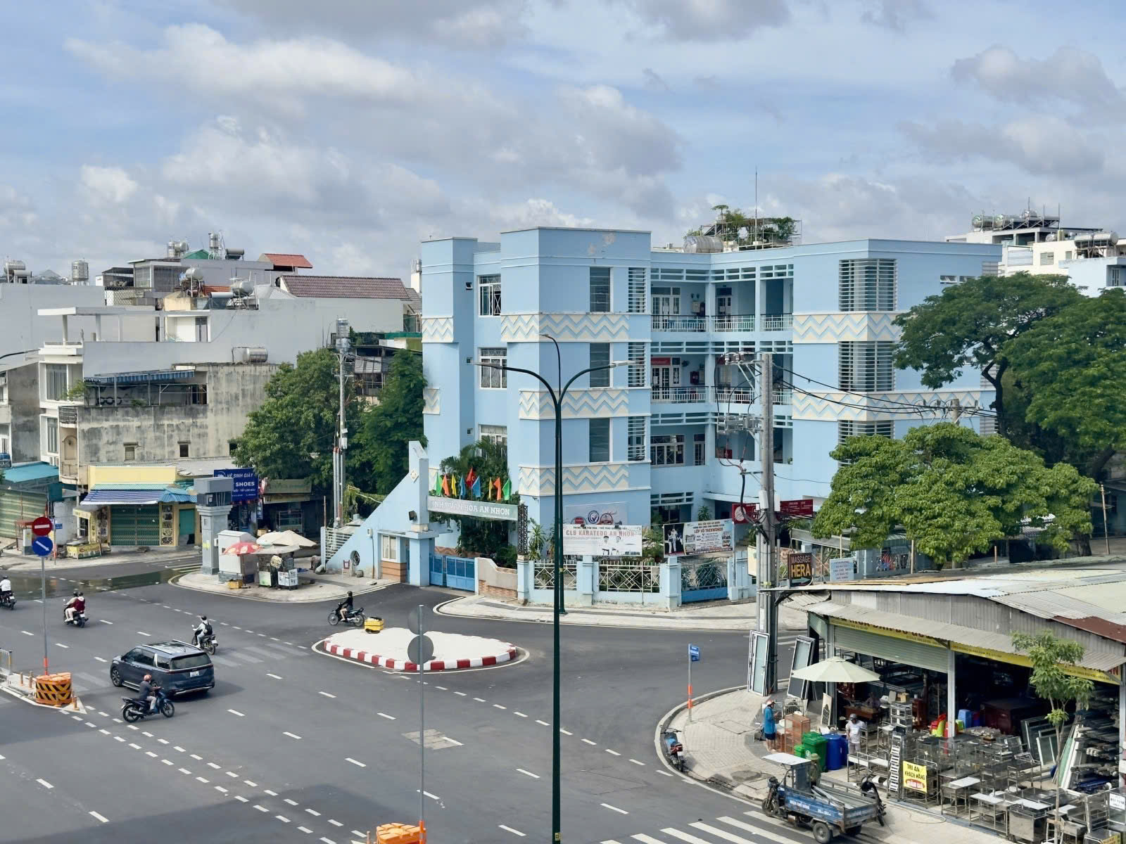 DT 100tr/tháng - Tòa nhà 5 tầng - Dương Quảng Hàm- 18 phòng - bãi xe rộng - PCCC - gần CV - 100 TR/m2