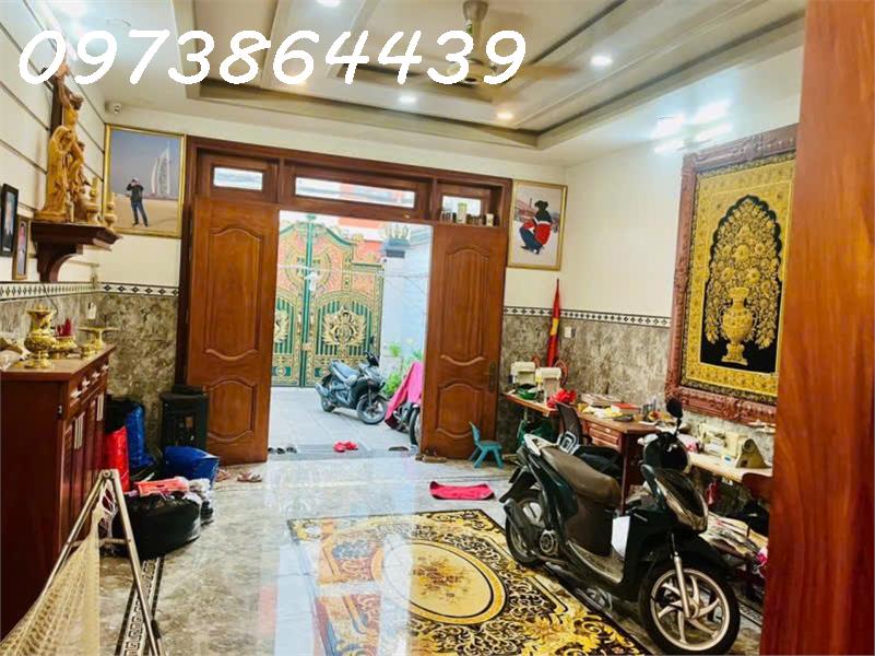 ???? Chủ định cư nước ngoài nên cần bán gấp căn Biệt Thự????
???? Ngay giảm mạnh 2,6 tỷ giá mới 12,9 Tỷ????
????BIỆT THỰ ĐẸP - 5 TẦNG - FULL NỘI THẤT - MẶT TIỀN ĐƯỜNG TRUNG MỸ TÂY - QUÂN 12 - NGANG 5,07 M - 125M2 - GIÁ 12,9TỶ ????