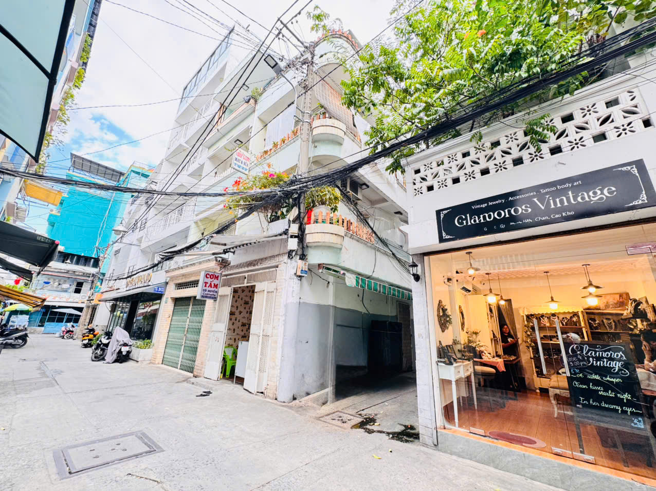 QUẬN 1: BÁN CHDV CAO CẤP MẶT TIỀN HXH TRẦN HƯNG ĐẠO, P.CẦU ÔNG LÃNH- NGANG LỚN 8M*9M- DÒNG TIỀN TRÊN 100TR/TH- NGAY BÙI VIỆN- 0938676685 CHÍNH CHỦ GIÁ TỐT
