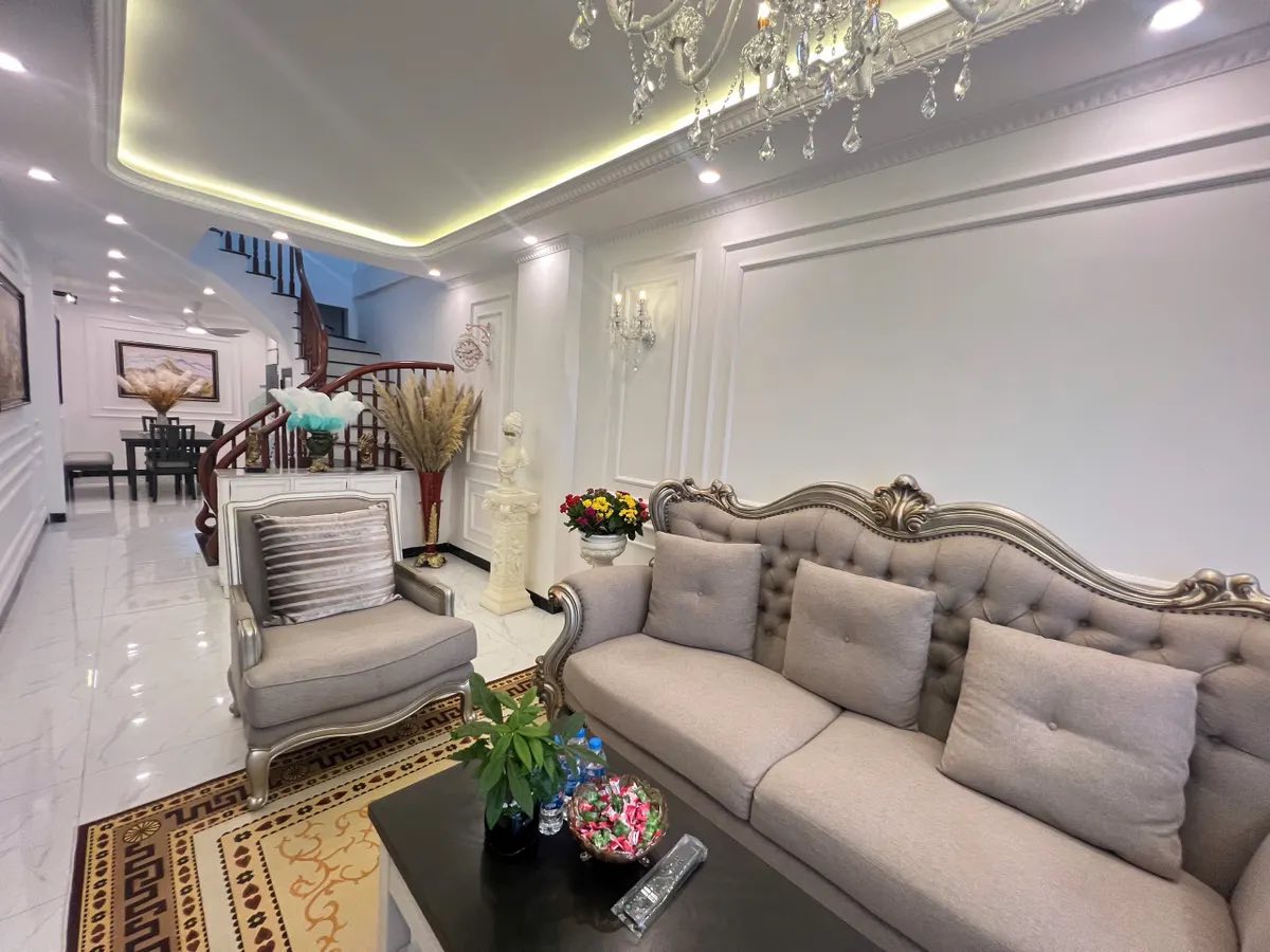 Nhỉnh 8 Tỷ Tại Phố Trạm, Có Căn Nào Tốt Hơn, 48m2, 6 Phòng Ngủ, Full Nội Thất, Lô Góc