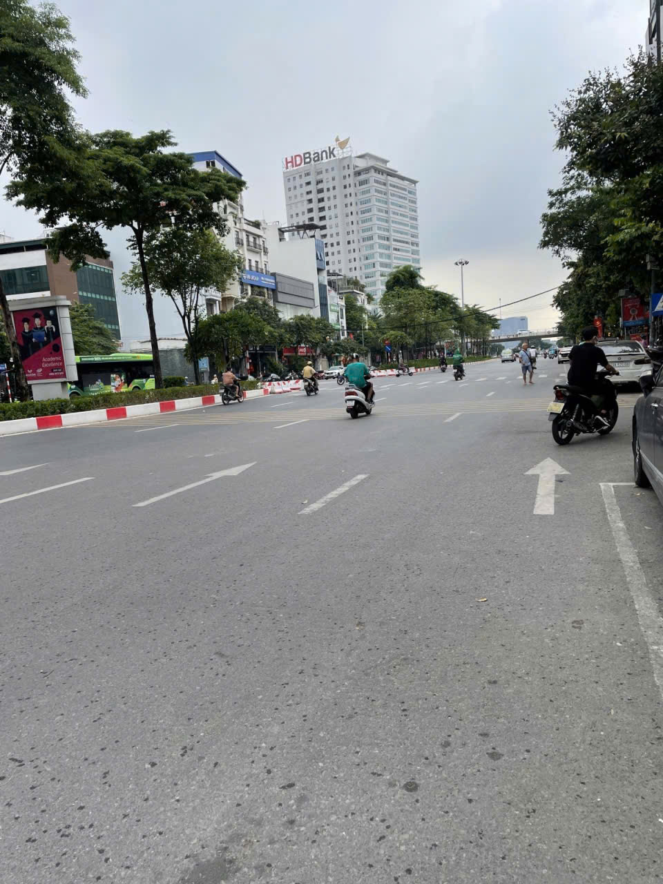 Hàng hiếm BA ĐÌNH - TÒA VĂN PHÒNG 10 tầng, vỉa hè đá bóng, kinh doanh khủng- Đào Tấn 102m, 10 tầng, mặt tiền 6,5m.