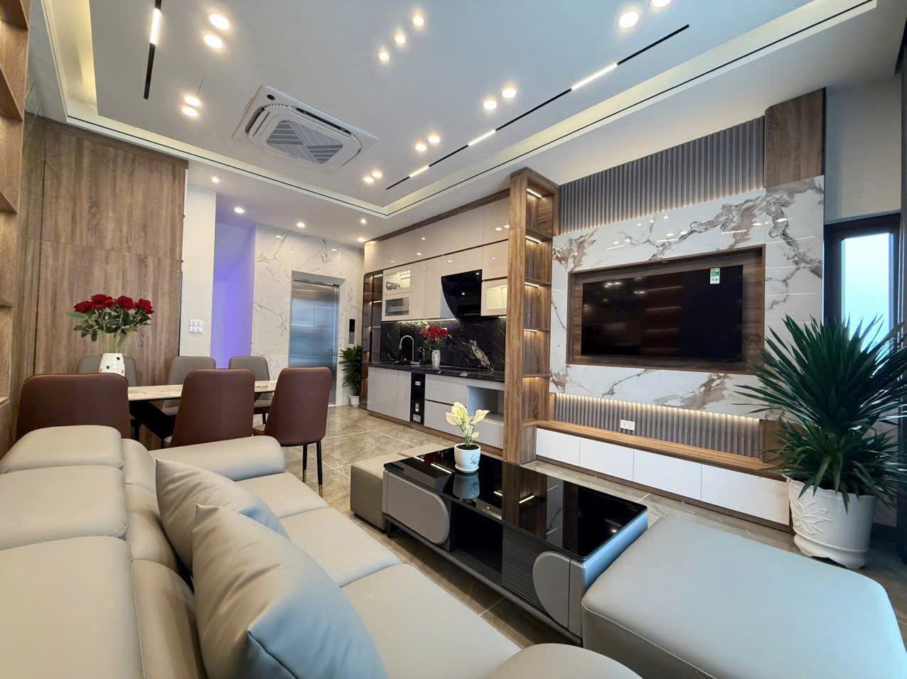 BÁN NHÀ ĐẸP BỒ ĐỀ 38M2, 8T, Ô TÔ TRÁNH DỪNG ĐỖ, FULL NỘI THẤT - 1x TỶ