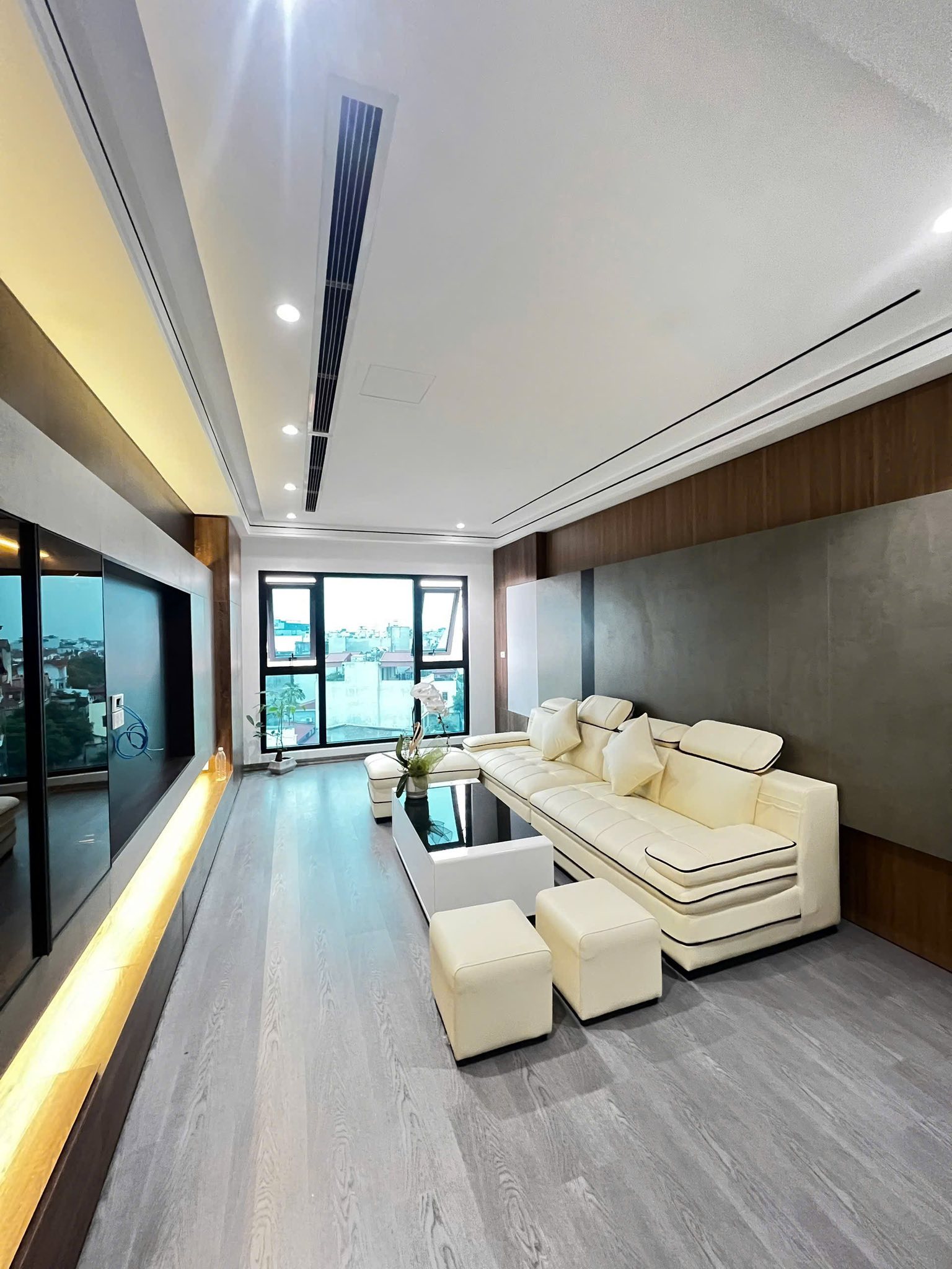 NHÀ ĐẸP HÀNG XÓM TTTM AEON LONG BIÊN 7 TẦNG, Ô TÔ ĐỖ CỮA, 4PN - 10.4 TỶ