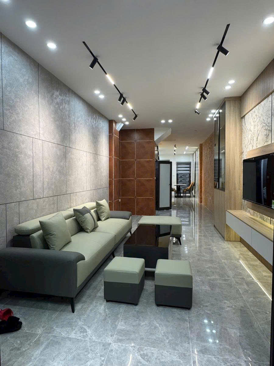 Bán nhà Đức Giang 53m 3 tầng 2 thoáng thông bàn cờ hơn 8 tỷ