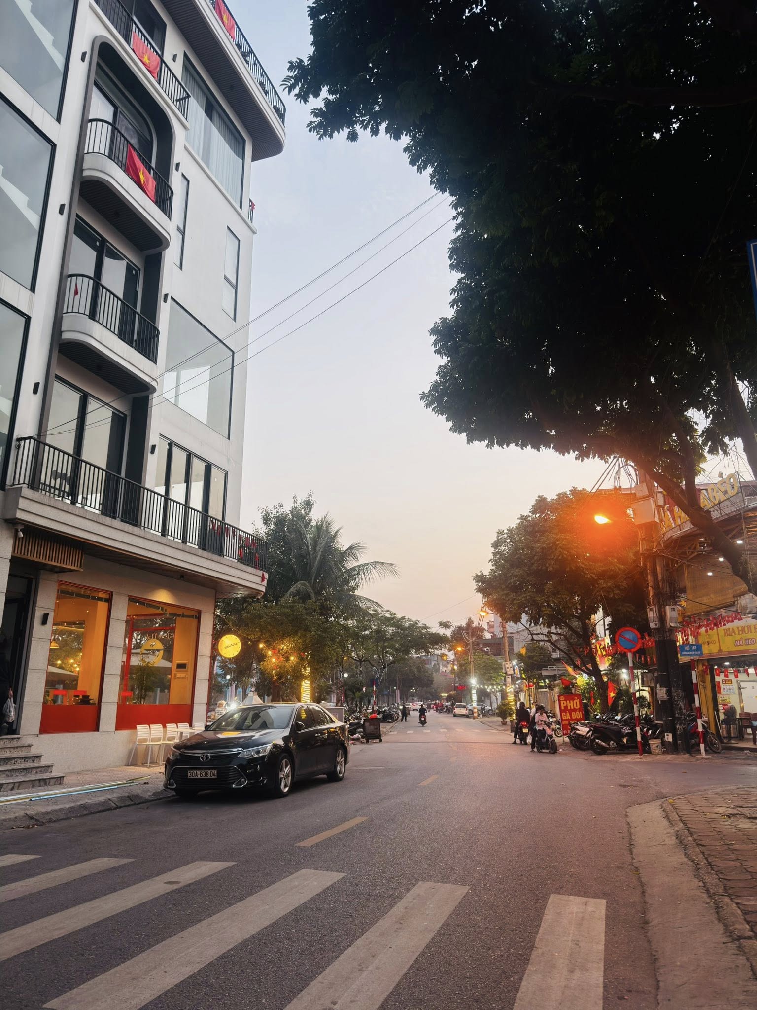 QUÁ HIẾM, MẶT PHỐ ÁI MỘ BỒ ĐỀ 100M2, MT 6M, 6 TẦNG, DÒNG TIỀN 90TR/THÁNG - 60 TỶ