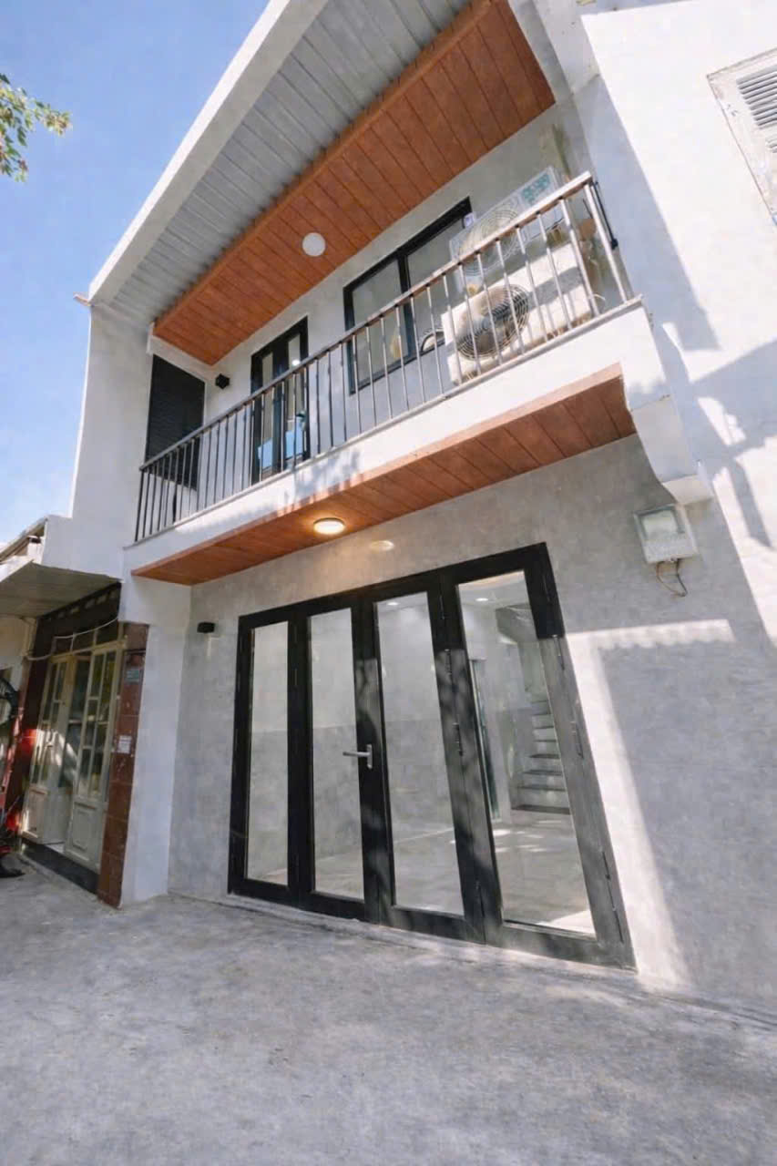 bán nhà đẹp mới Q4 
có 2 Đ ĐÚC BÊ TÔNG