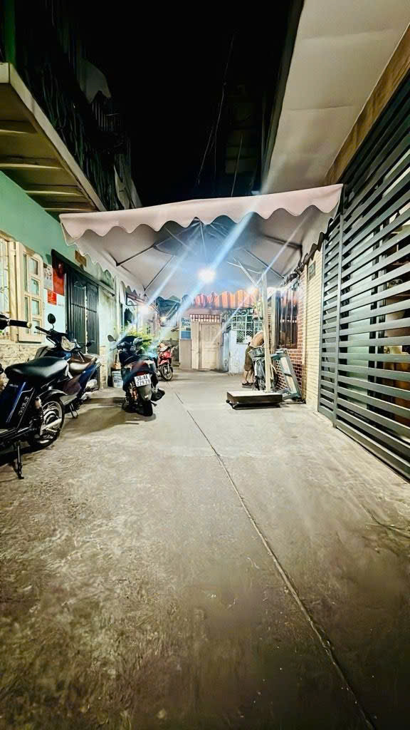 bán nhà sát mặt tiền trung tâm q4 
NGANG 4 DÀI 5 ĐÚC BT CÓ 2Đ
