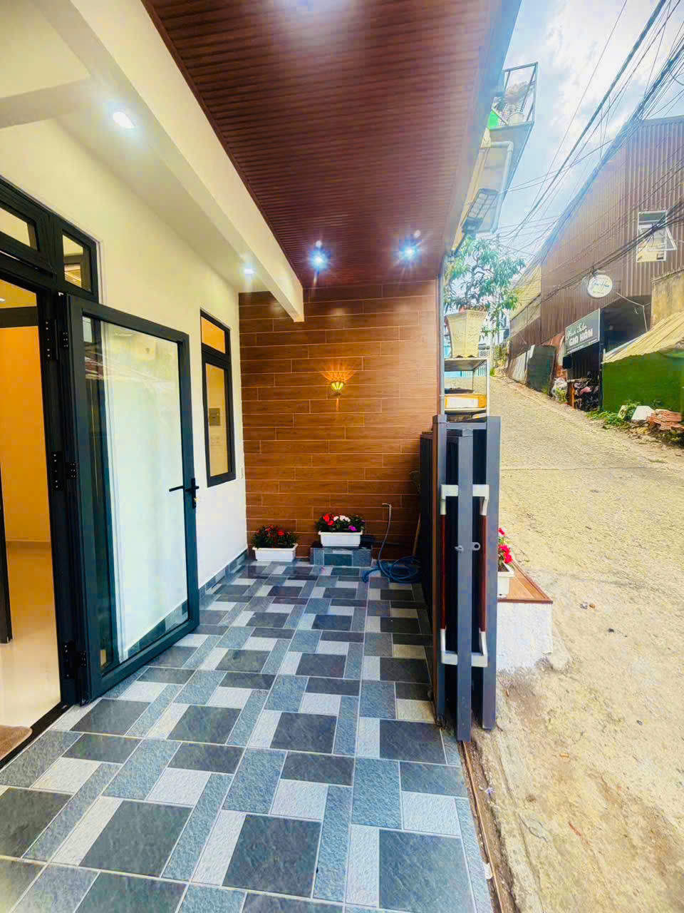 BÁN NHÀ CẤP 4 KIÊN CỐ GẦN CHỢ SỐ 4 TRUNG TÂM ĐÀ LẠT