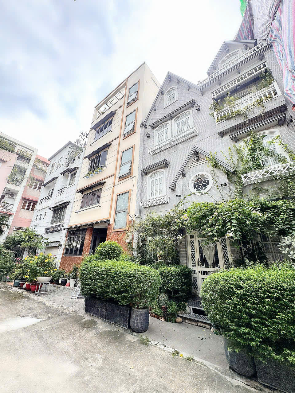 BÁN NHÀ 4 TẦNG XE HƠI NGỦ TRONG NHÀ Đ.VÕ THỊ SÁU, QUẬN 3 - NGANG ĐẸP 5,5M*14M - NGAY VÒNG XOAY DÂN CHỦ* LH GIANG GIANG: 093.86.76.685