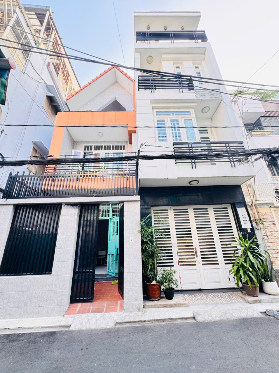 BÁN NHÀ 3 TẦNG PHONG CÁCH BIỆT THỰ MẶT TIỀN HXH Đ.LÊ THỊ RIÊNG, QUẬN 1- DT 99M2 NGANG 4,2M*24M SH VUÔNG ĐẸP- 0938676685 CHÍNH CHỦ CHÀO CHỈ 28,5T