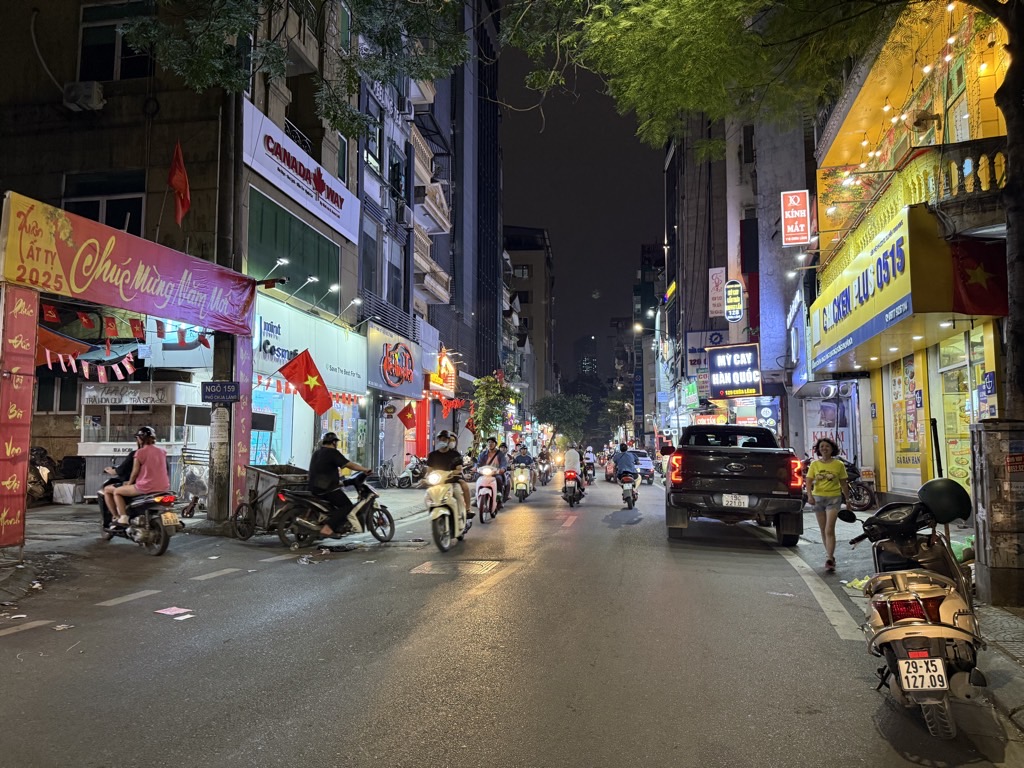 Chùa Láng 50m, phố Học Thuật, thiết kế chuẩn, View Đại học, thoáng sáng, ô tô vào nhà