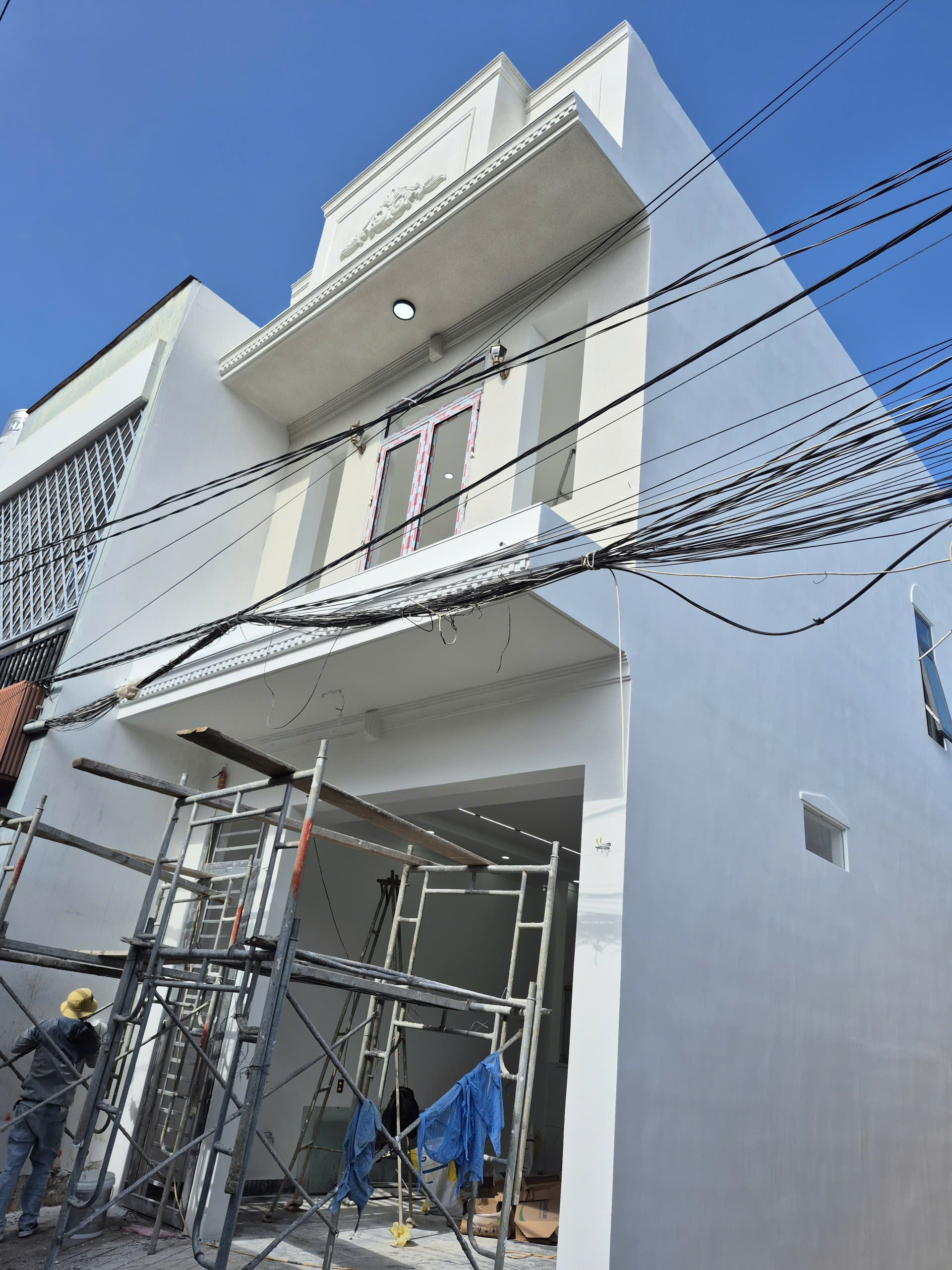 NHÀ SIÊU HIẾM AMAKHÊ BMT
CÁCH NGÃ SÁU 500M.Hẽm100amakhê
 Vị trí siêu trung tâm có 1 0 2
Giá chỉ 4ty350