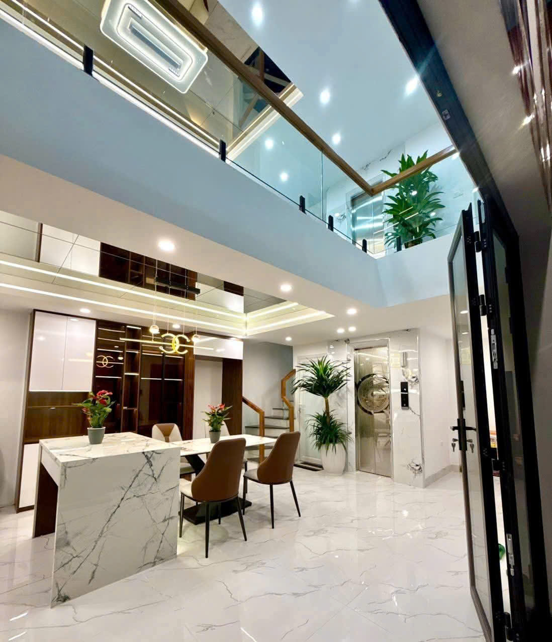 SIÊU HOT HÀNG HIẾM - NGÕ VIP - 6 T THANG MÁY - FULL NỘI THẤT NHƯ KHÁCH SẠN 5 SAO - TRƯỚC NHÀ THOÁNG - 30m RA PHỐ- Trường Chinh 40m,