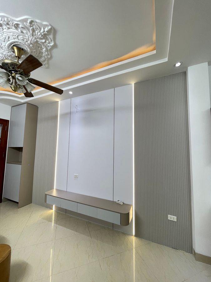 DÂN XÂY PHỐ HỒNG TIẾN, HÀNG XÓM BV TÂM ANH 31M2, 5 TẦNG, Ô TÔ ĐỖ CỔNG - CHỈ 8.X TỶ