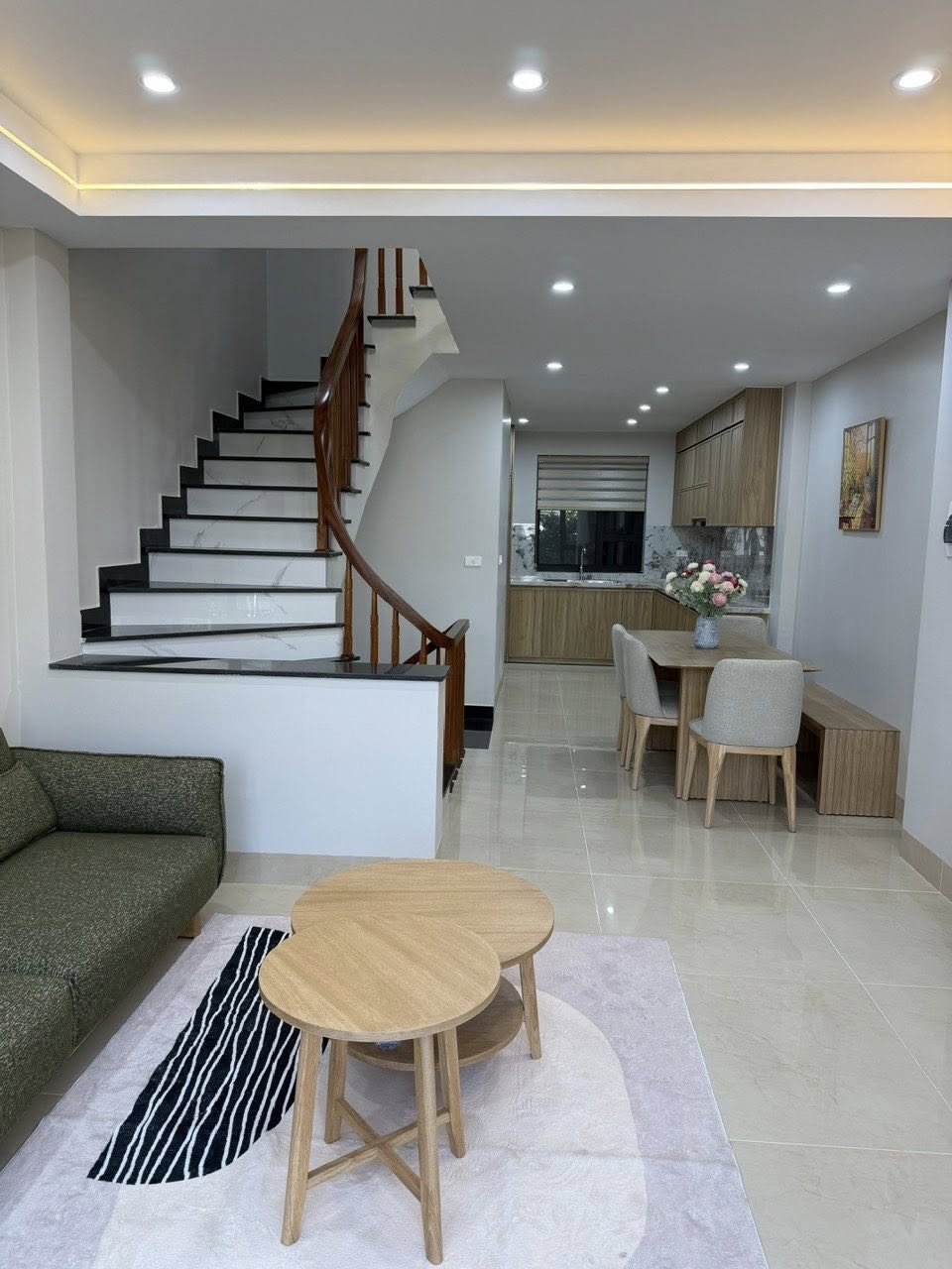 NHÀ SÂN VƯỜN VIỆT HƯNG 70M2, 5PN, NGÕ THÔNG, Ô TÔ CẠNH NHÀ - NHỈNH 12 TỶ