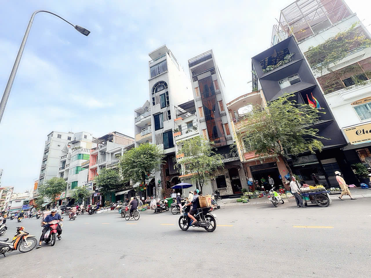 HIẾM - BÁN NHÀ 3 TẦNG MTKD Đ.ĐỀ THÁM, P.CẦU ÔNG LÃNH, QUẬN 1 - DT ĐẸP 4M*17M VUÔNG NHƯ A4 - KHU VỰC CẤP PHÉP XÂY CAO TẦNG* LIÊN HỆ GIANG GIANG: 093.86.76.685