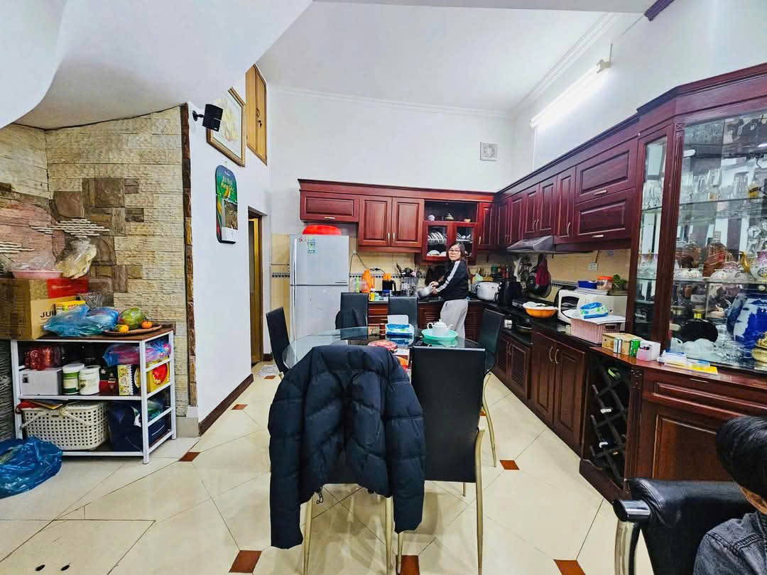 ????Cách 1 Nhà Ra Ô Tô, Vị Trí Siêu Đẹp. Nhà Dân Xây Khung Cột Chắc Chắn , Khách Mua Về Lên Tầng , Lắp Thang Máy Thoải Mái - hiện tại cho thuê 20 triệu/ tháng - VĂN CHƯƠNG, ĐỐNG ĐA, HÀ NỘI