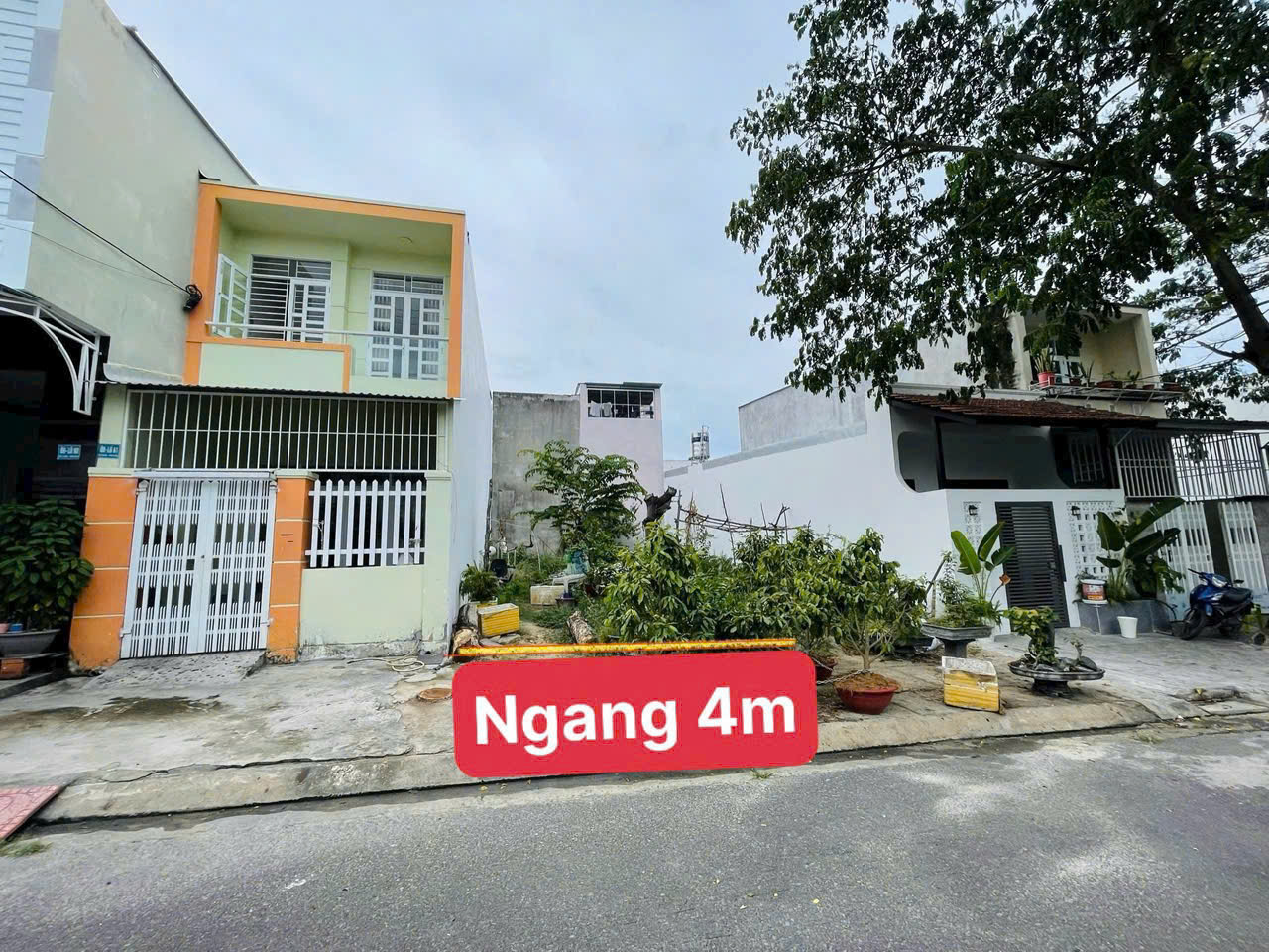 Bán lô đất tái định cư đất lành đường 13m lô sạch đẹp giá 2 tỉ 700 triệu.
Diện tích : 64m2 ngang 4m Giá bán : 2. Tỉ 700 triệu
Sổ sẵn công chứng được ngay
Liên hệ :Trangphan để biết thêm tt chi tiết ạh.