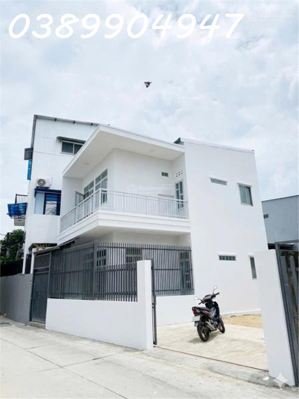 Nhà 2 tầng lại còn gara ô tô trong sân tại đường Vĩnh Thái, Phường Nam Nha Trang chỉ 2,99 tỷ