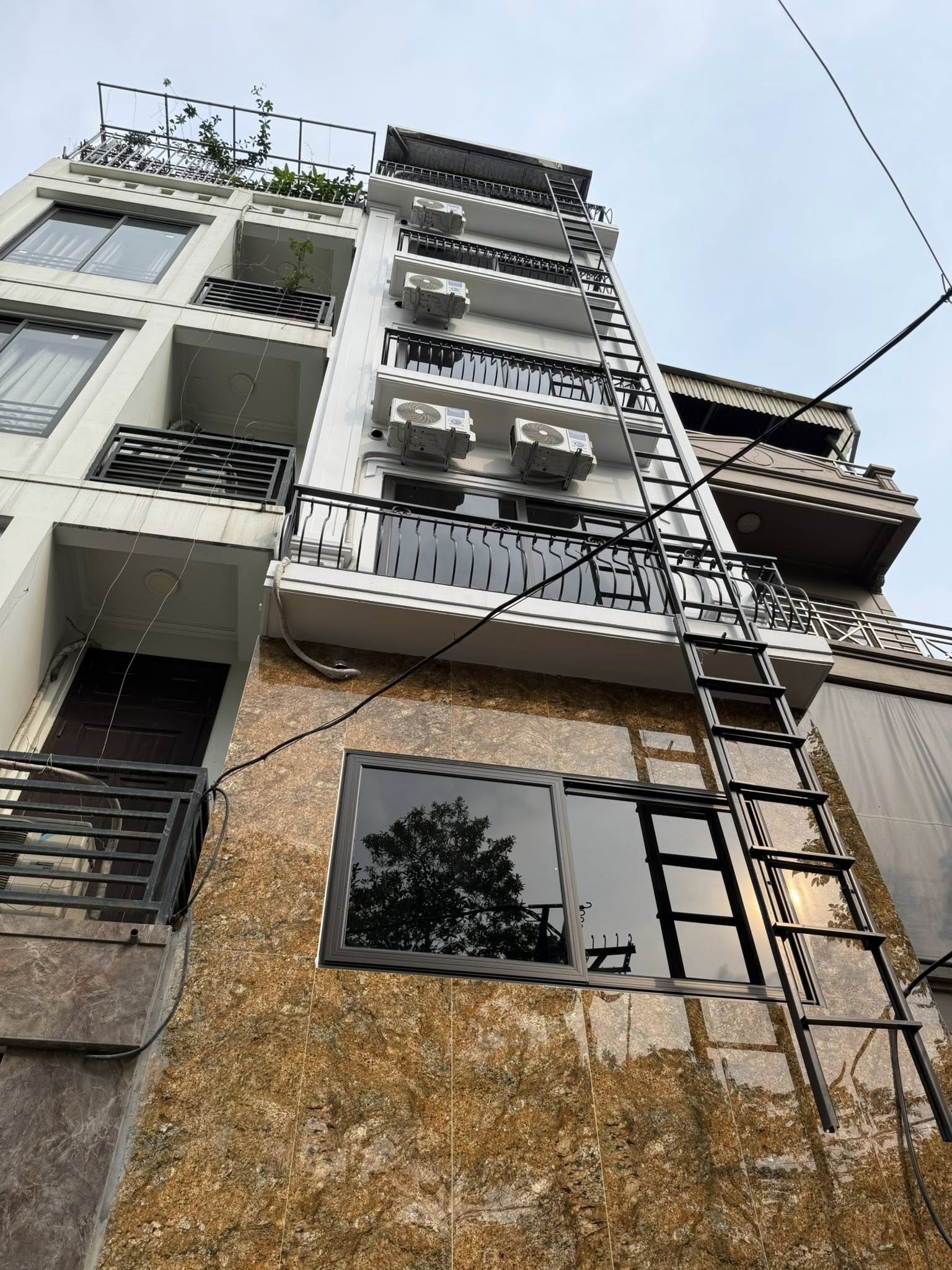 Hồng tiến Long Biên 10 tỷ 60m có sẵn phòng cho thuê dòng tiền