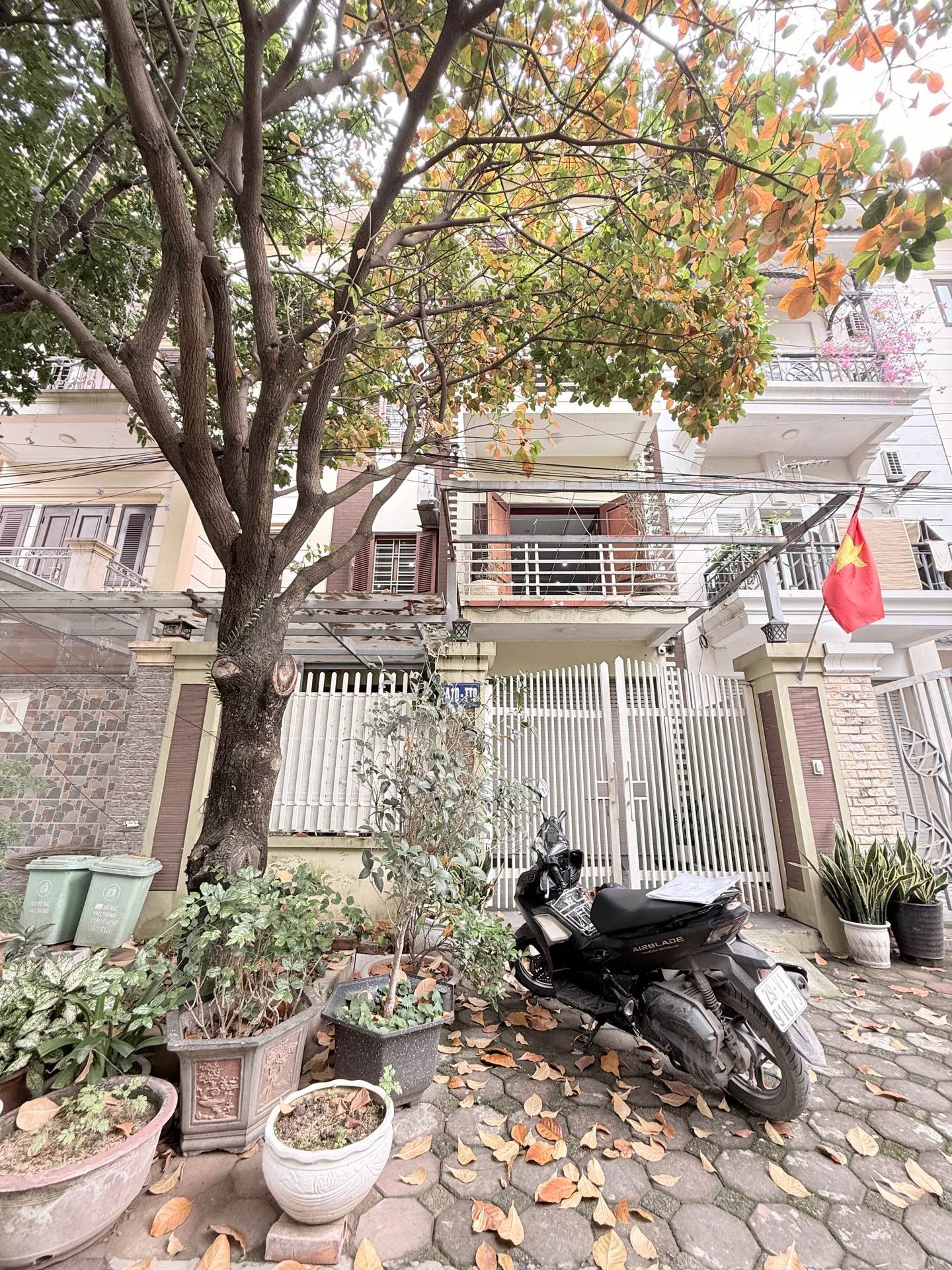 Khu vực Nguyễn Sơn 12 tỷ 60m phân lô ô tô kinh doanh nhỏ,Long Biên