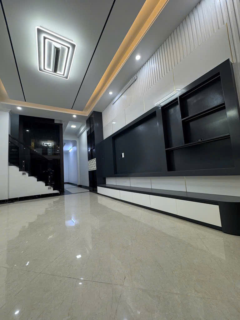 Nhà đẹp Liên Mạc - Gần UBND phường Thượng Cát – 30m² x 5 tầng – ô tô đỗ cổng – 5,4 Tỷ
