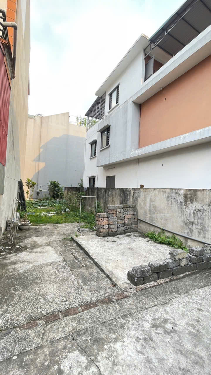 BÁN ĐẤT ĐẸP THANH AM – VUÔNG VẮN – GẦN PHỐ – SÁT Ô TÔ
???? Ngõ 135 Thanh Am, Long Biên
???? 64m² – Mặt tiền 4.1m – Giá 7.15 tỷ