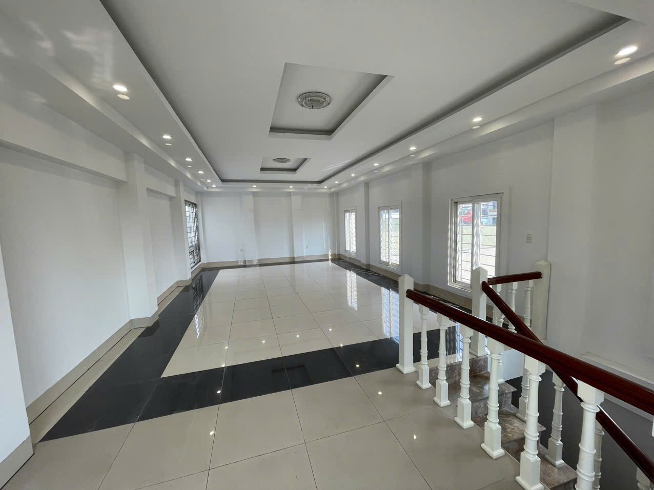 BÁN NHÀ DÂN XÂY HÀNG XÓM VNCOM , THIẾT KẾ PHONG CÁCH ÂU CHÂU - GIÁ CHỈ 8.3 TỶ

???? Diện tích: 56m² – Xây 4 tầng chắc chắn, kiên cố