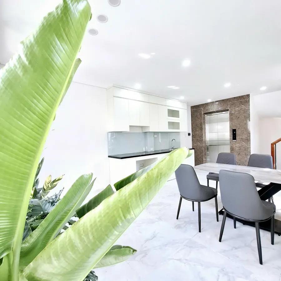 HIẾM. NHÀ LÔ GÓC PHỐ SÀI ĐỒNG 40M2, 6T THANG MÁY. MT 4.5M, Ô TÔ CẠNH NHÀ - 8 TỶ