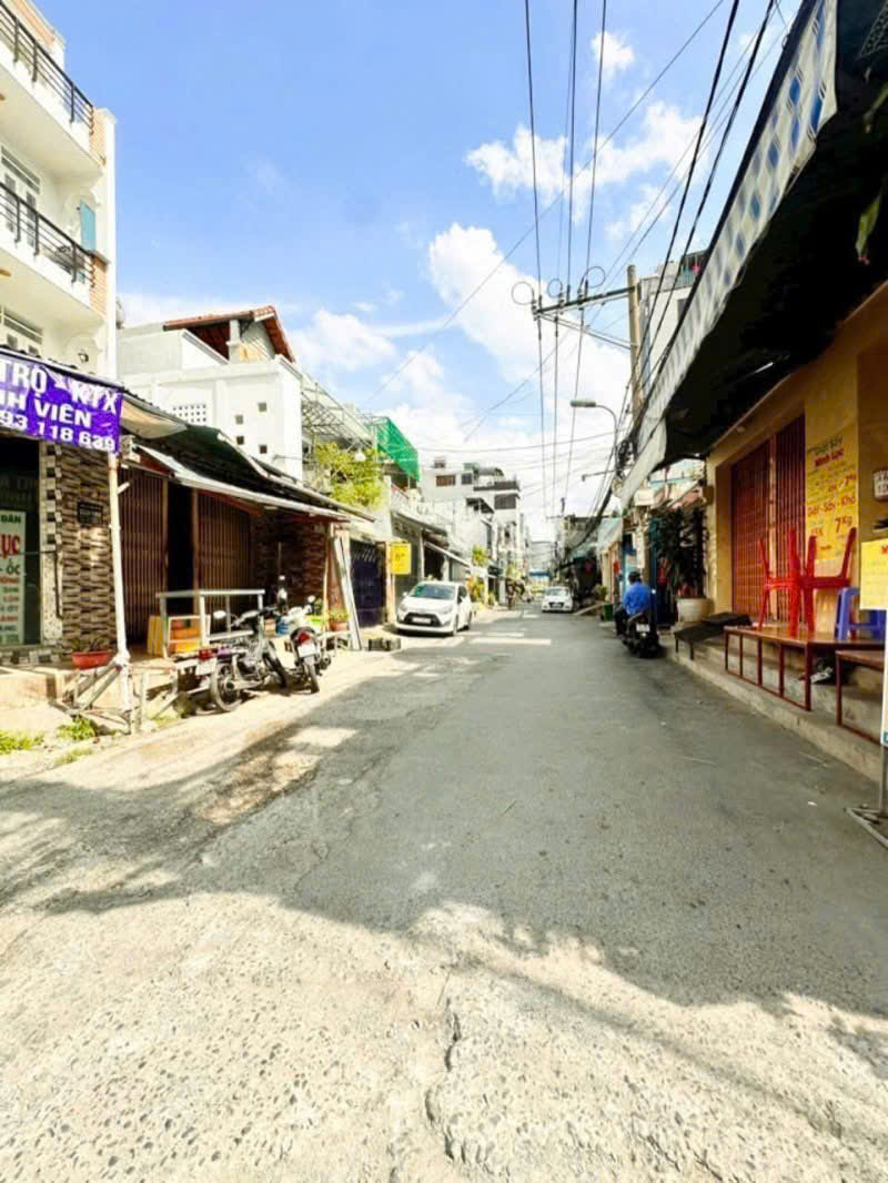 BÁN GẤP NHÀ NÁT - GẦN HUTECH - KHU CAO TẦNG - 60M2 - 5 X12M - CHỈ 6.X