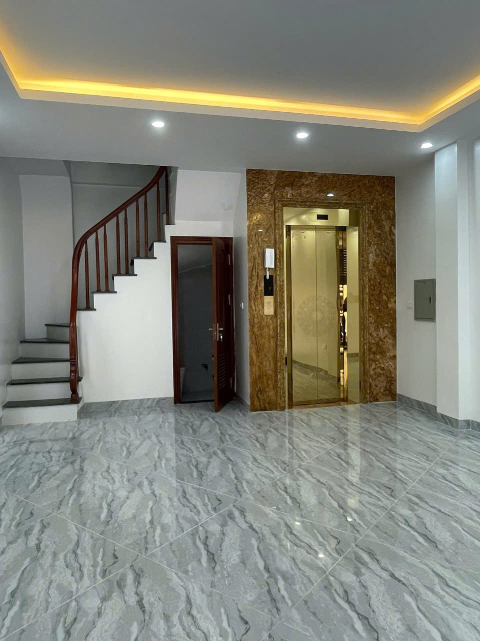 CỰC HIẾM TT BA ĐÌNH - MẶT NGÕ Ô TÔ TRÁNH - VỈA HÈ - 7 T THANG MÁY XÂY MỚI 17.8 Tỷ
