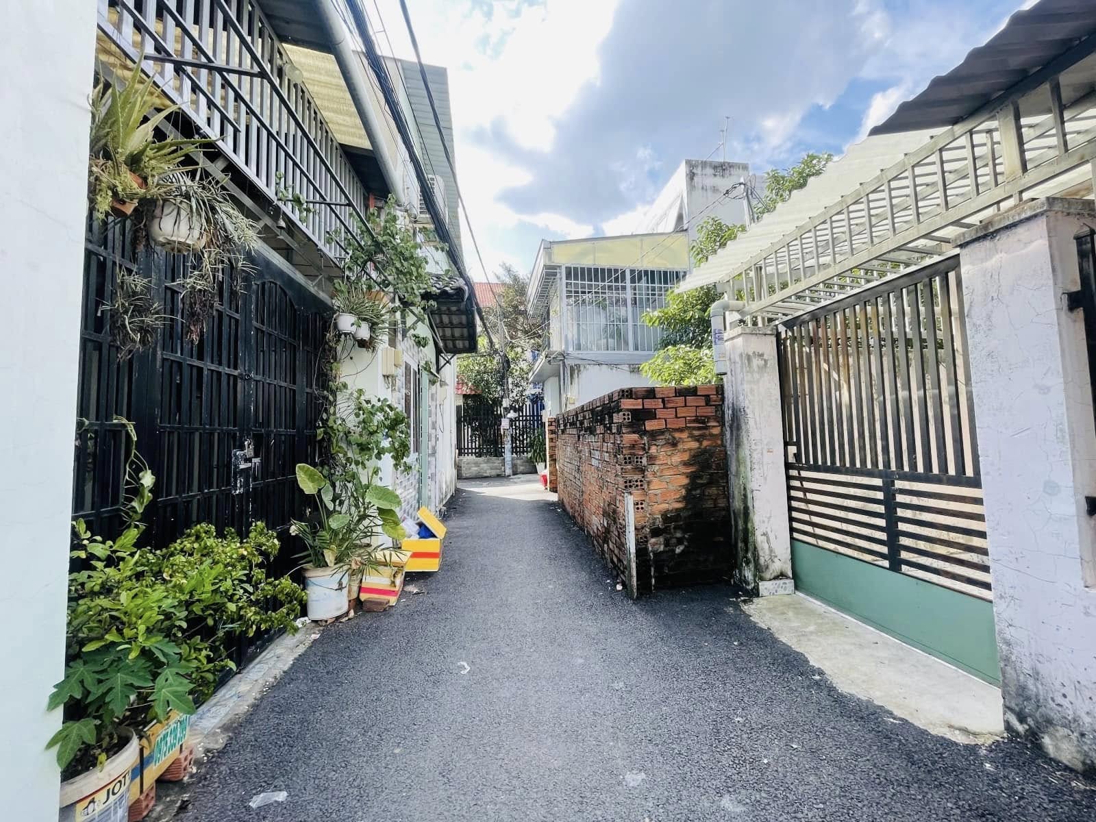 GIÁP Q3 - TRƯƠNG QUỐC DUNG - 90M2 ( 10X9 ) - NHÀ C4 - 3 PN - SỔ RIÊNG - KHÔNG QUI HOẠCH-8.99 TỶ