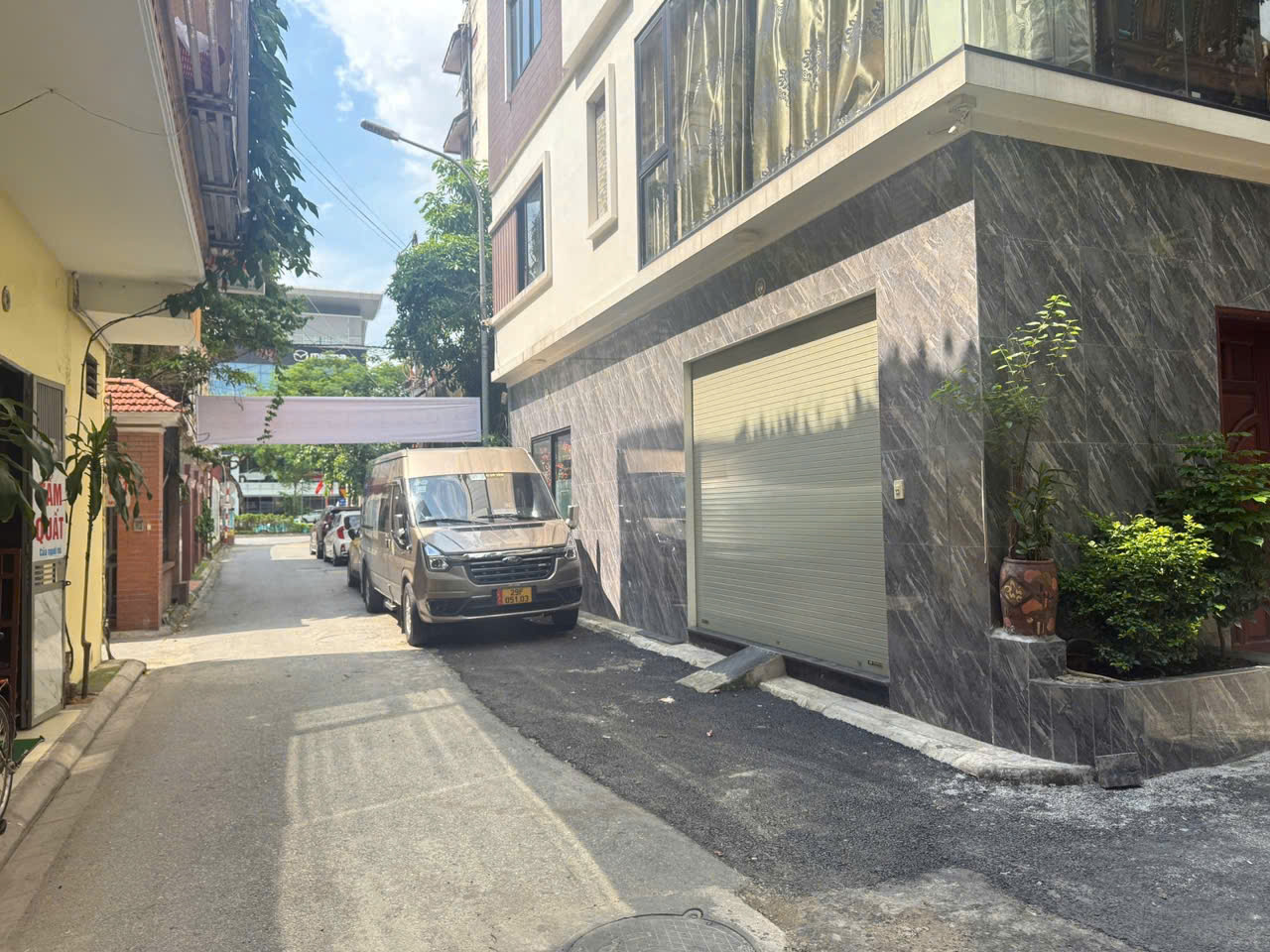 VỊ TRÍ ĐẮC ĐỊA – Ô TÔ TRÁNH – GARA – THANG MÁY – FULL NỘI THẤT CAO CẤP ????