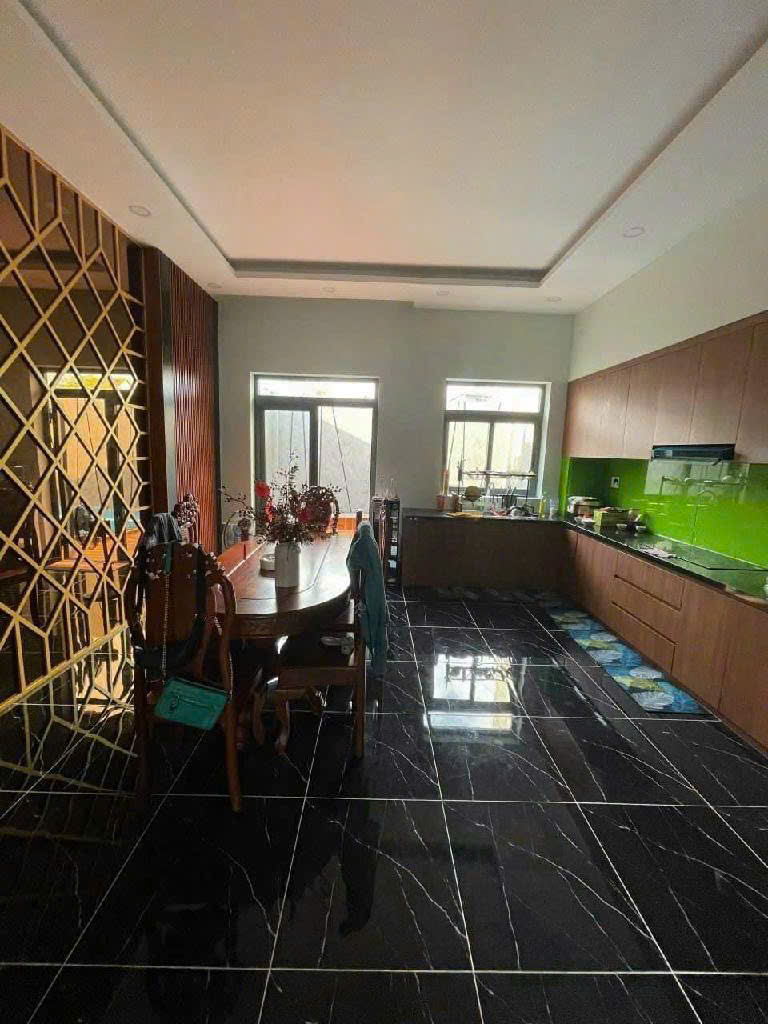 Nhà 3 tầng lệch tầng 5x23m, Huỳnh Tấn Phát – Nhà Bè, ô tô ngủ nhà, giá 8.1 tỷ