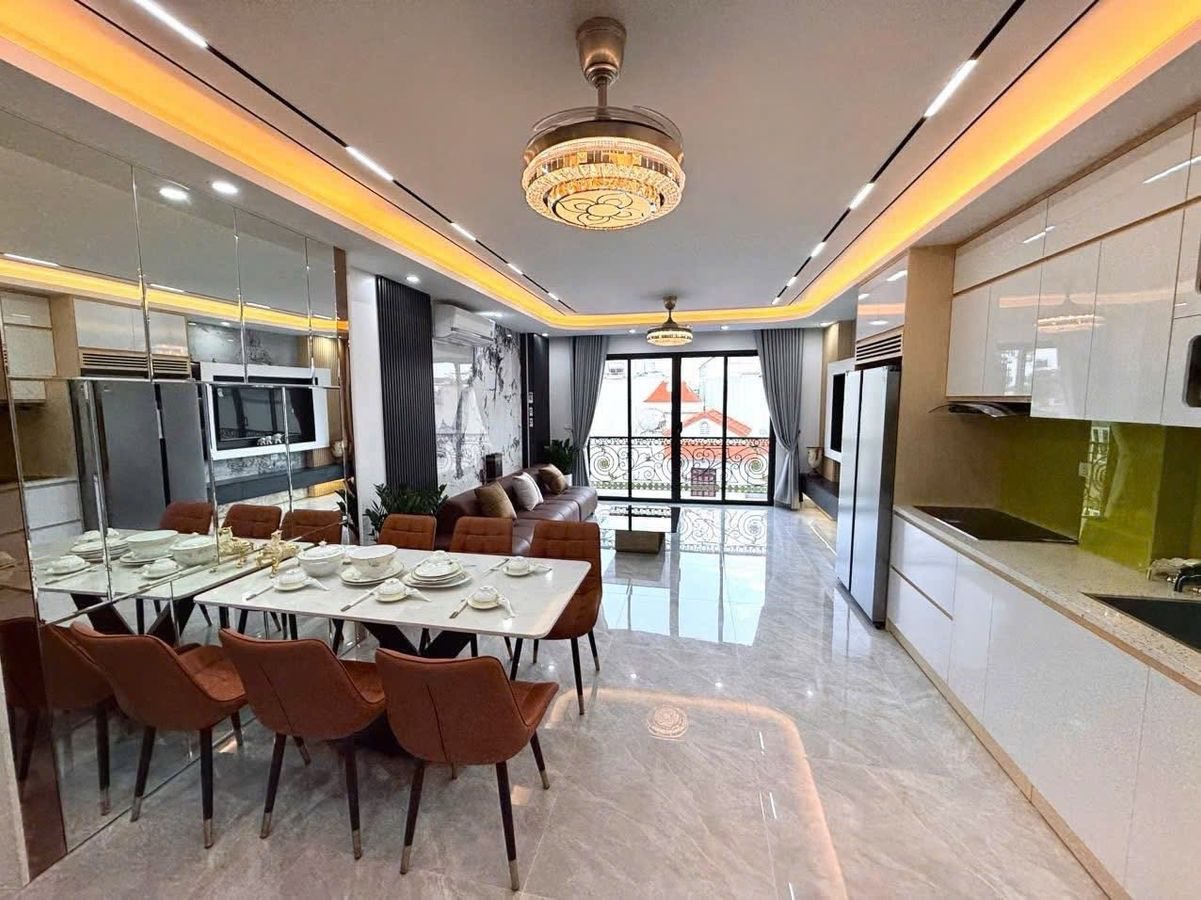NHỈNH 1X TỶ HOA HẬU 50M2 TRUNG TÂM BỒ ĐỀ 6T THANG MÁY, GARA 7 CHỐ, NGÕ THÔNG