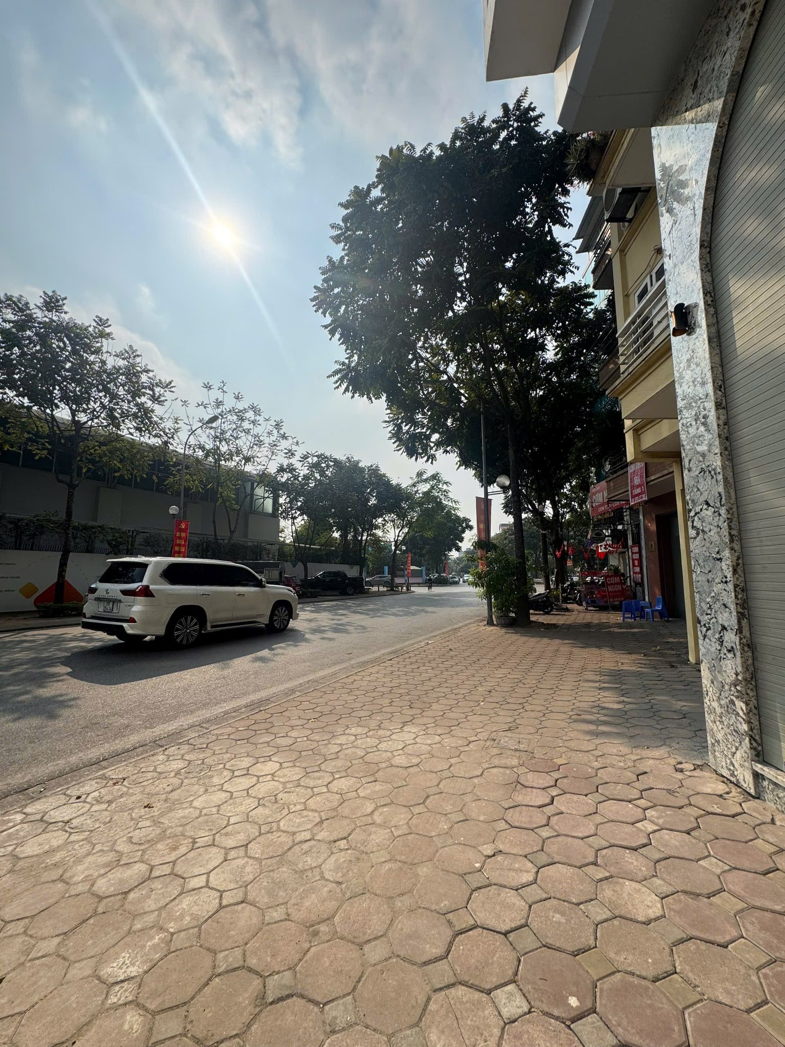 MẶT PHỐ HỒNG TIẾN 45M2, 7 TẦNG VỈA HÈ ĐÁ BÓNG, DÒNG TIỀN BẤT CHẤP - NHỈNH 2X TỶ