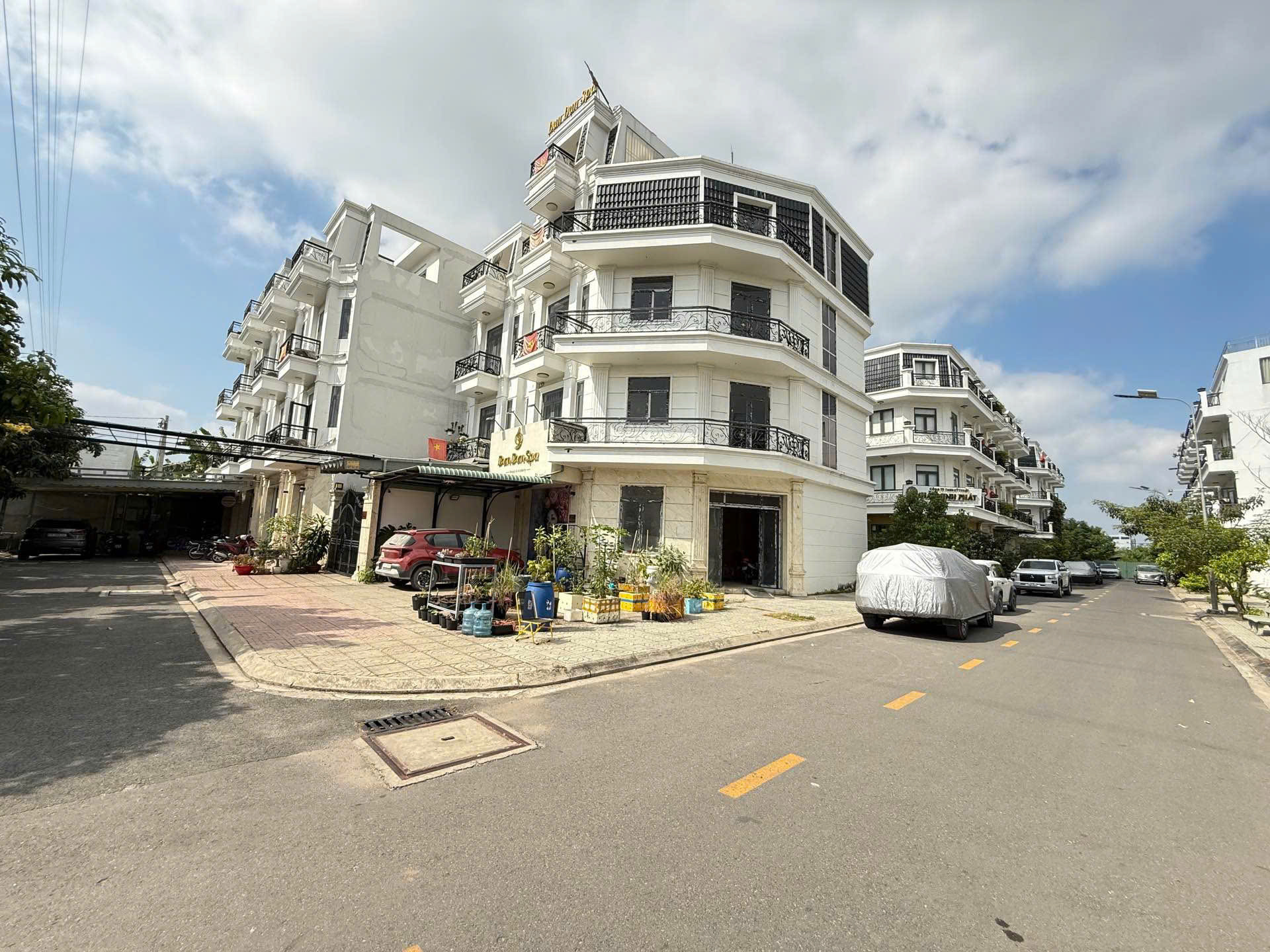 BÁN NHÀ PHỐ SANG TRỌNG 7PN DÒNG TIỀN 20TR/THÁNG – GIÁ CHỈ 6.5 TỶ - Q.12, HỒ CHÍ MINH