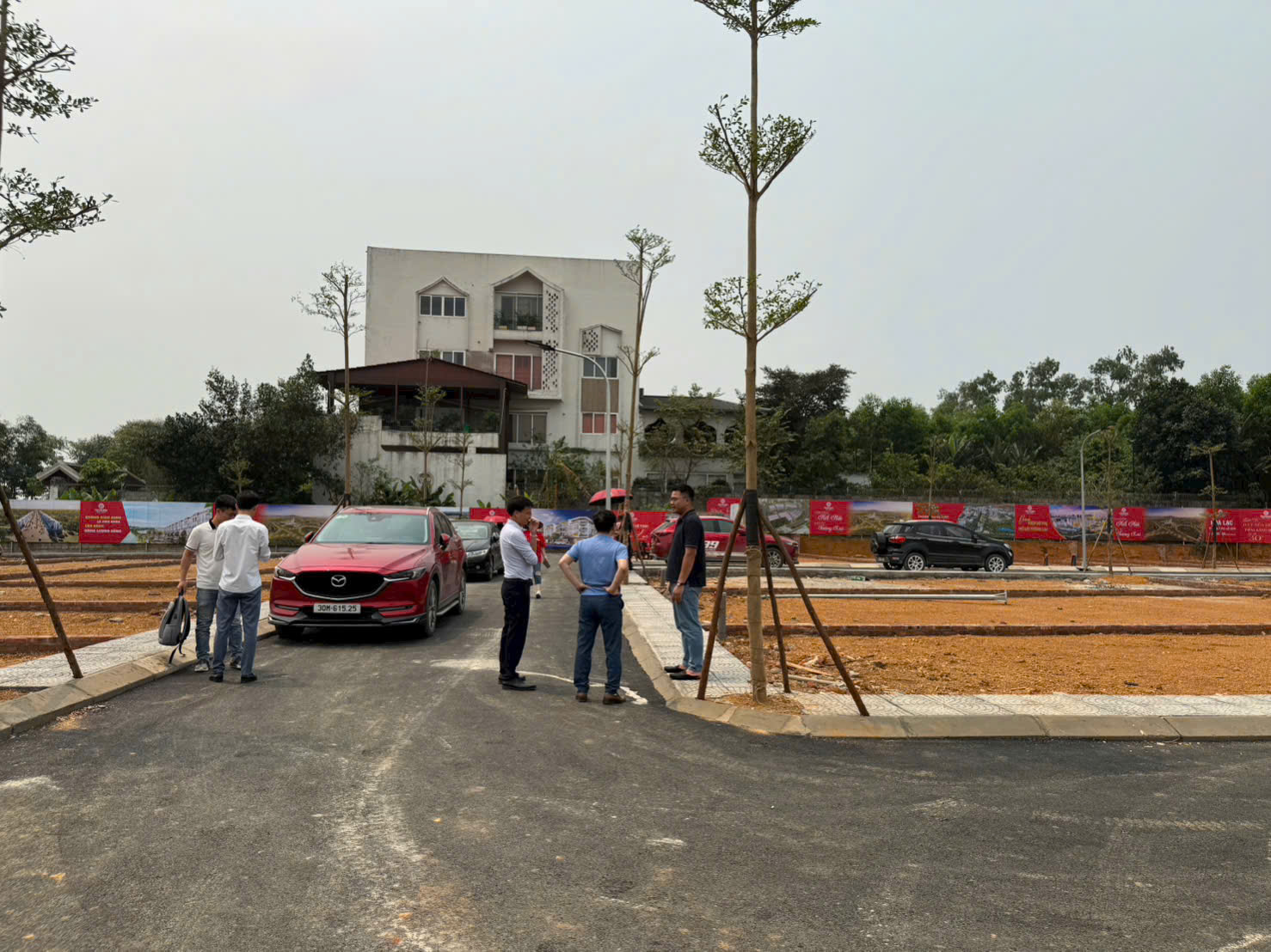 Đất ở gần trường học trung tâm hành chính và chợ!!
