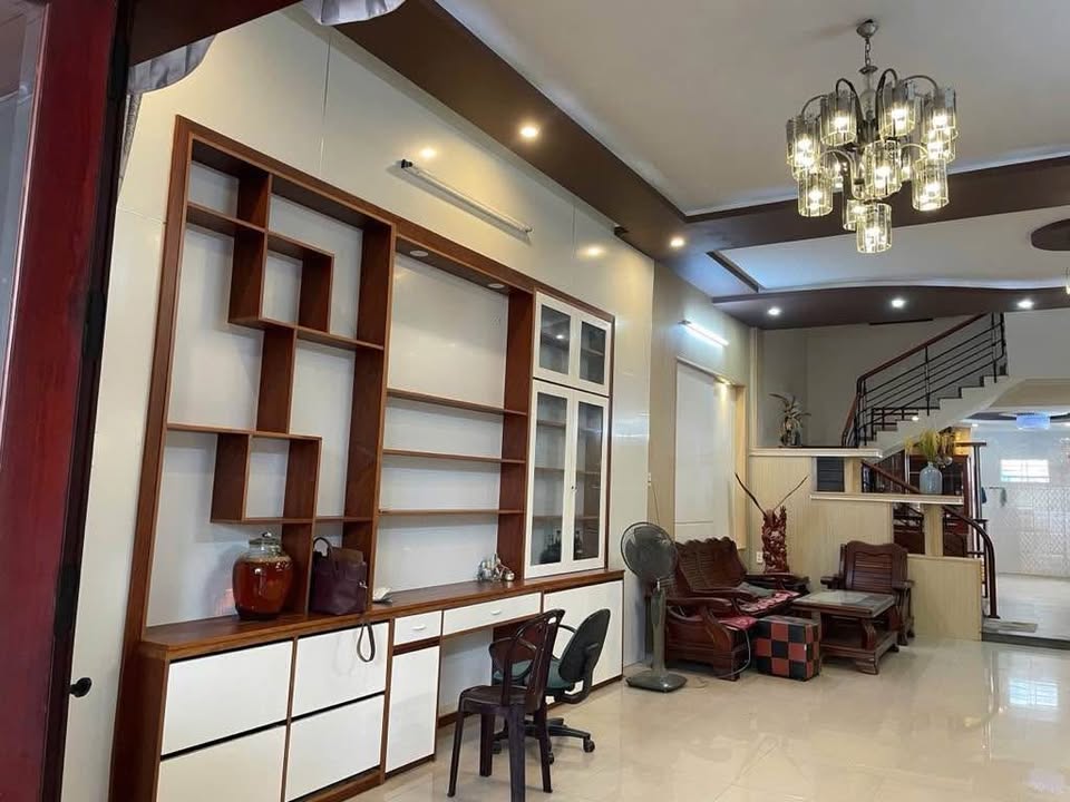 Bán gấp Nhà Nguyễn Thượng Hiền . P.5 . PN - đường 8m- 90m2 ( 4.2 X17 m ) nở hậu - 3 tầng - BTCT - khai thác CHDV