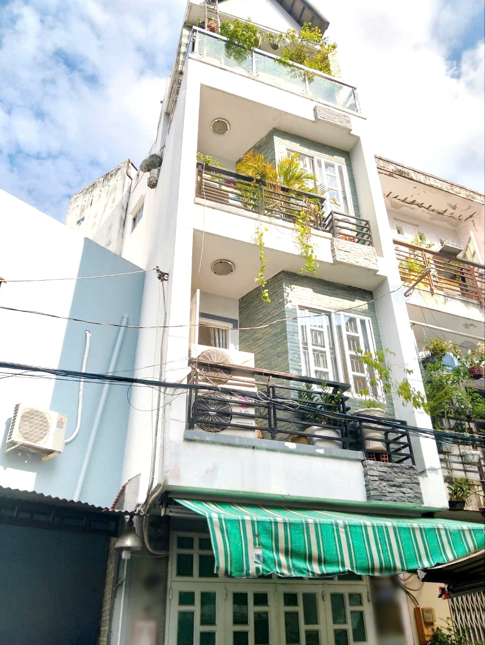 Căn Hộ 6 tầng Thang máy 39m², Hai Bà Trưng - Chỉ hơn 8 Tỷ! 
Căn Hộ Mơ Ước - Vị Trí Vàng - Sổ Đỏ Chính Chủ 
Nhà Trong Ngõ, Tiện Nghi Đầy Đủ