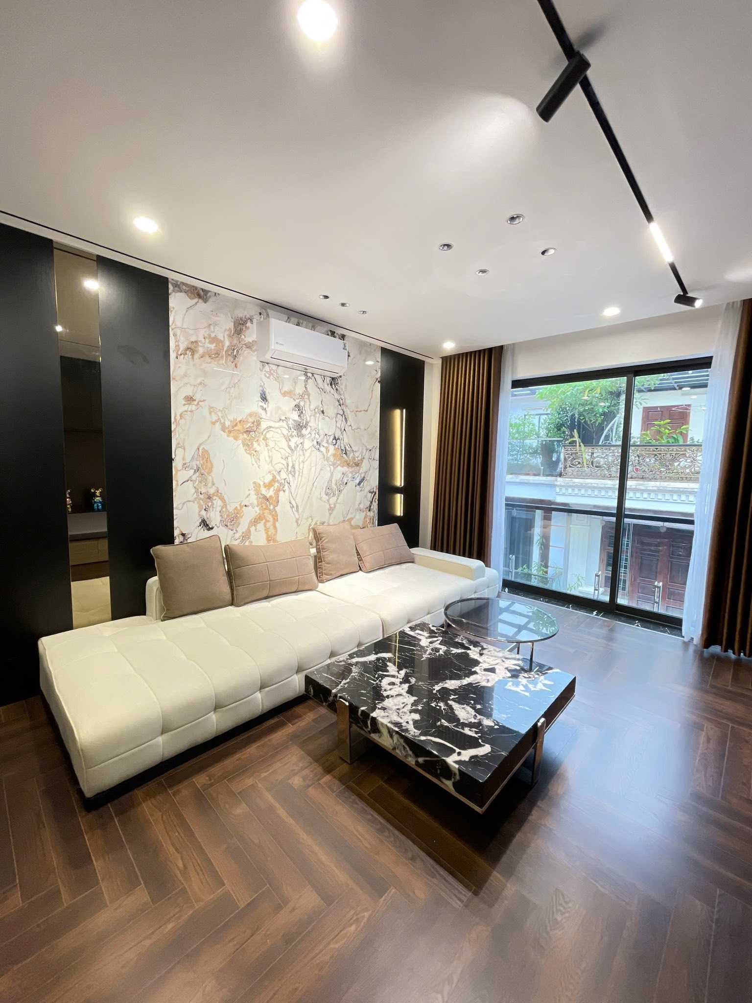 VIP. KHU HÀNG KHÔNG NGUYỄN SƠN 45M2, 6T THANG MÁY, GARA Ô TÔ - NHỈNH 1X TỶ