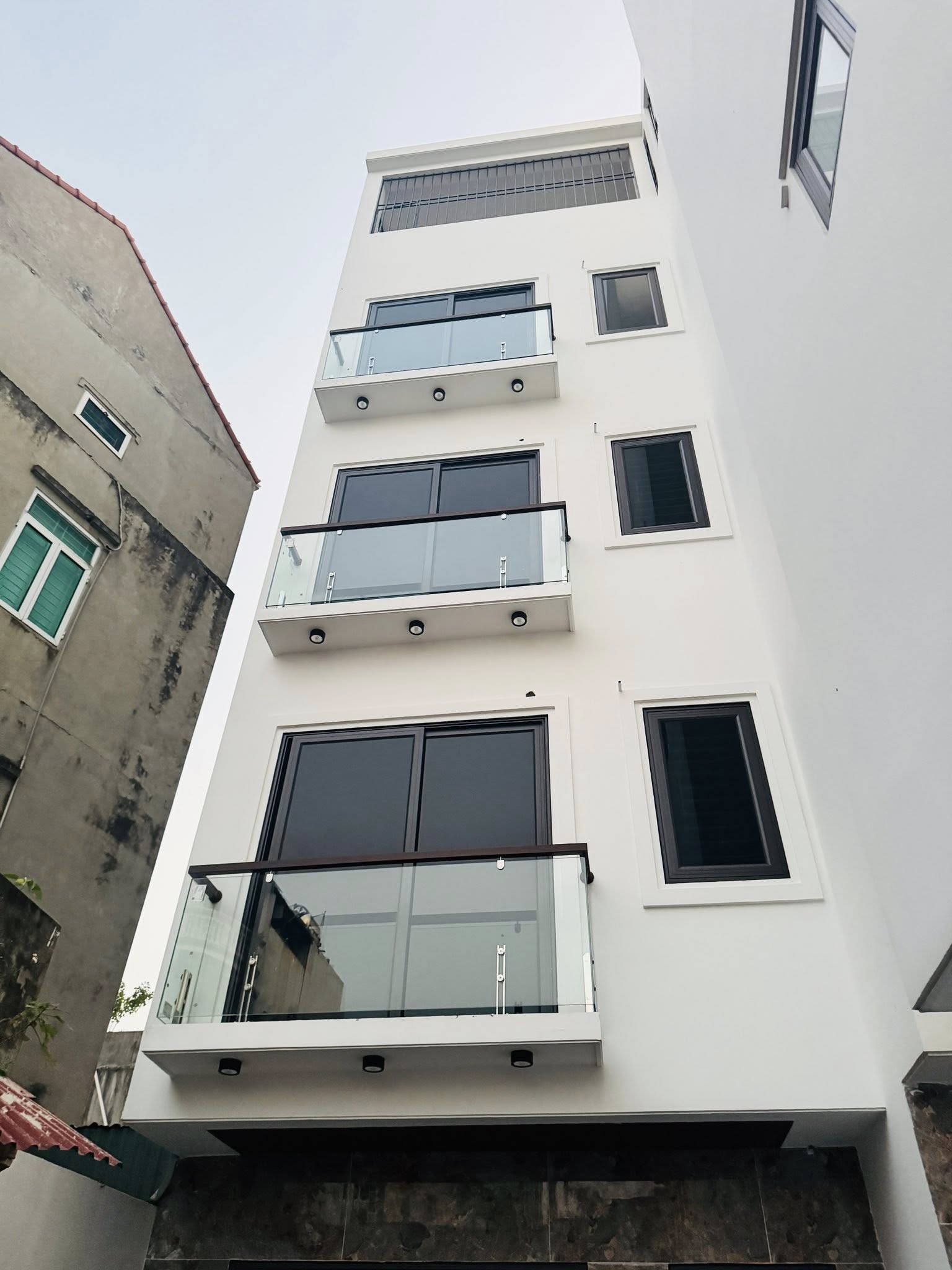 Bán Gấp Nhà Đẹp Nhỏ Xinh Bát Khối Long Biên, 30m2 5T, Ô Tô Đỗ Cổng, 5.x Tỷ