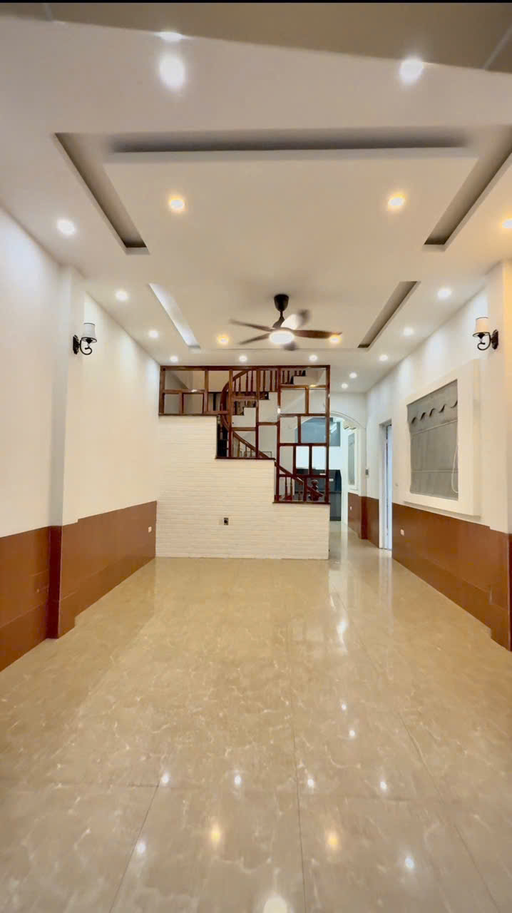 ???? BÁN NHÀ ĐẸP LÔ GÓC - NGỌC THỤY - 20M RA PHỐ Ô TÔ TRÁNH
???? Ngọc Thụy, Long Biên – 49m² × 4T × 4PN – Giá: 8.6 tỷ