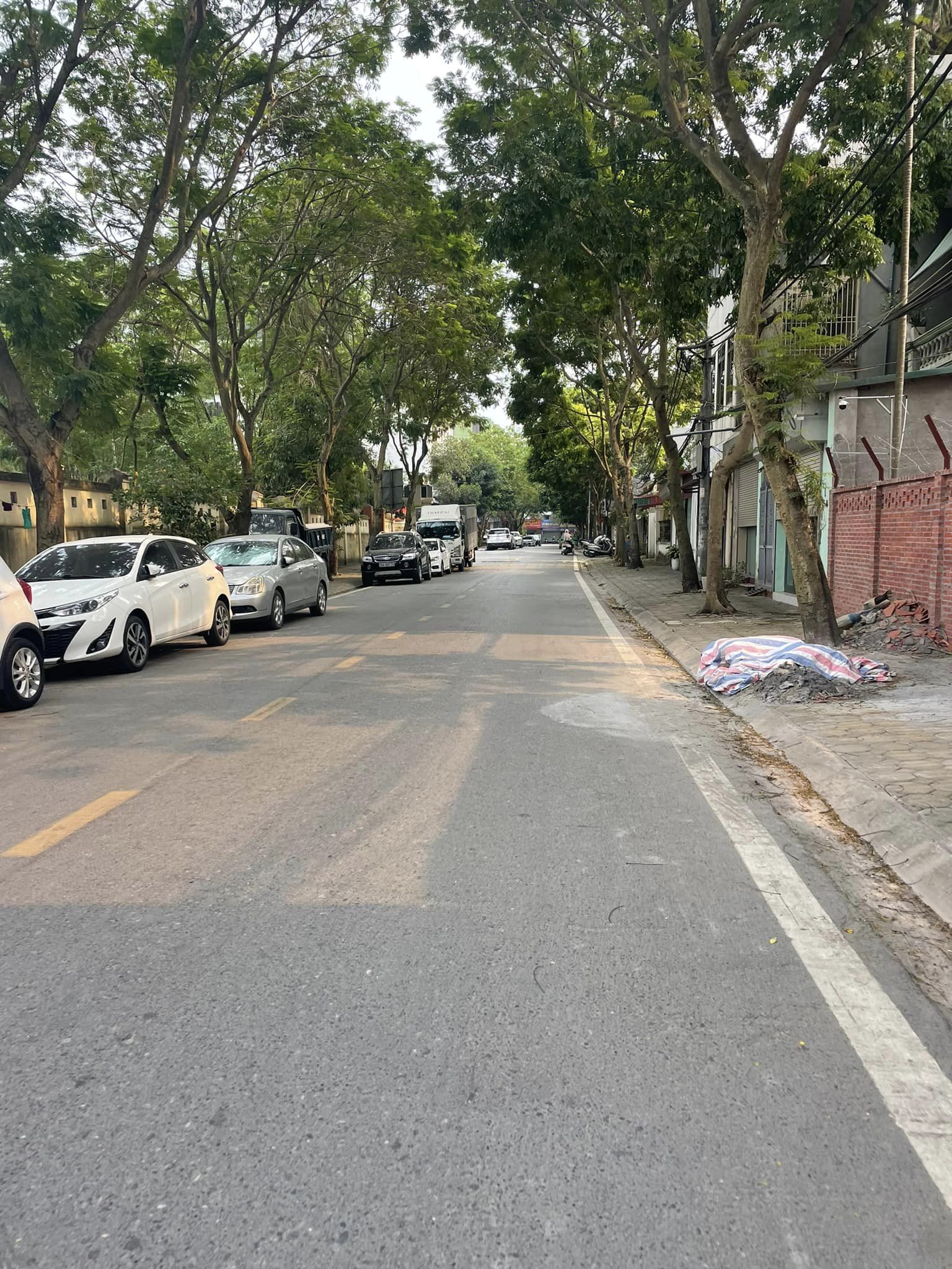 Nhà Trung Tâm Phường Việt Hưng Xây Mới 40m2 5T, Ô Tô Đỗ Cổng, Lô Góc, Nhỉnh 8 Tỷ